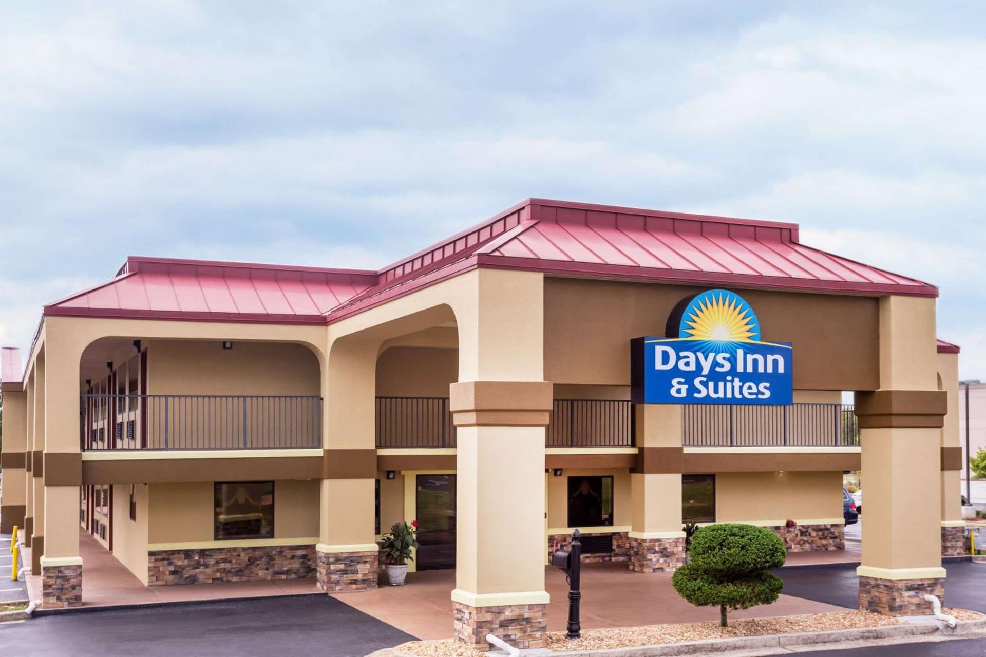 Days Inn & Suites by Wyndham Warner Robins Near Robins AFB featured exterior or lobby in Warner Robins, GA — similar hotel