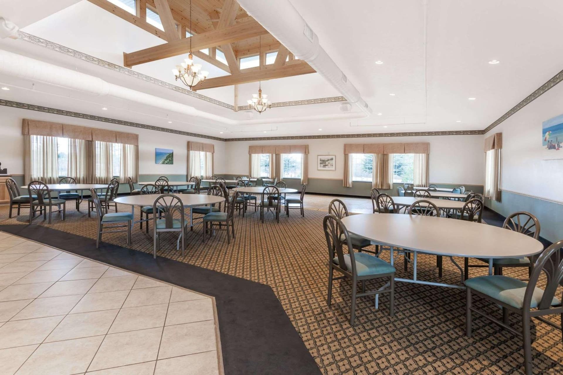Days Inn by Wyndham Pentwater gallery photo in Pentwater, MI — image 13