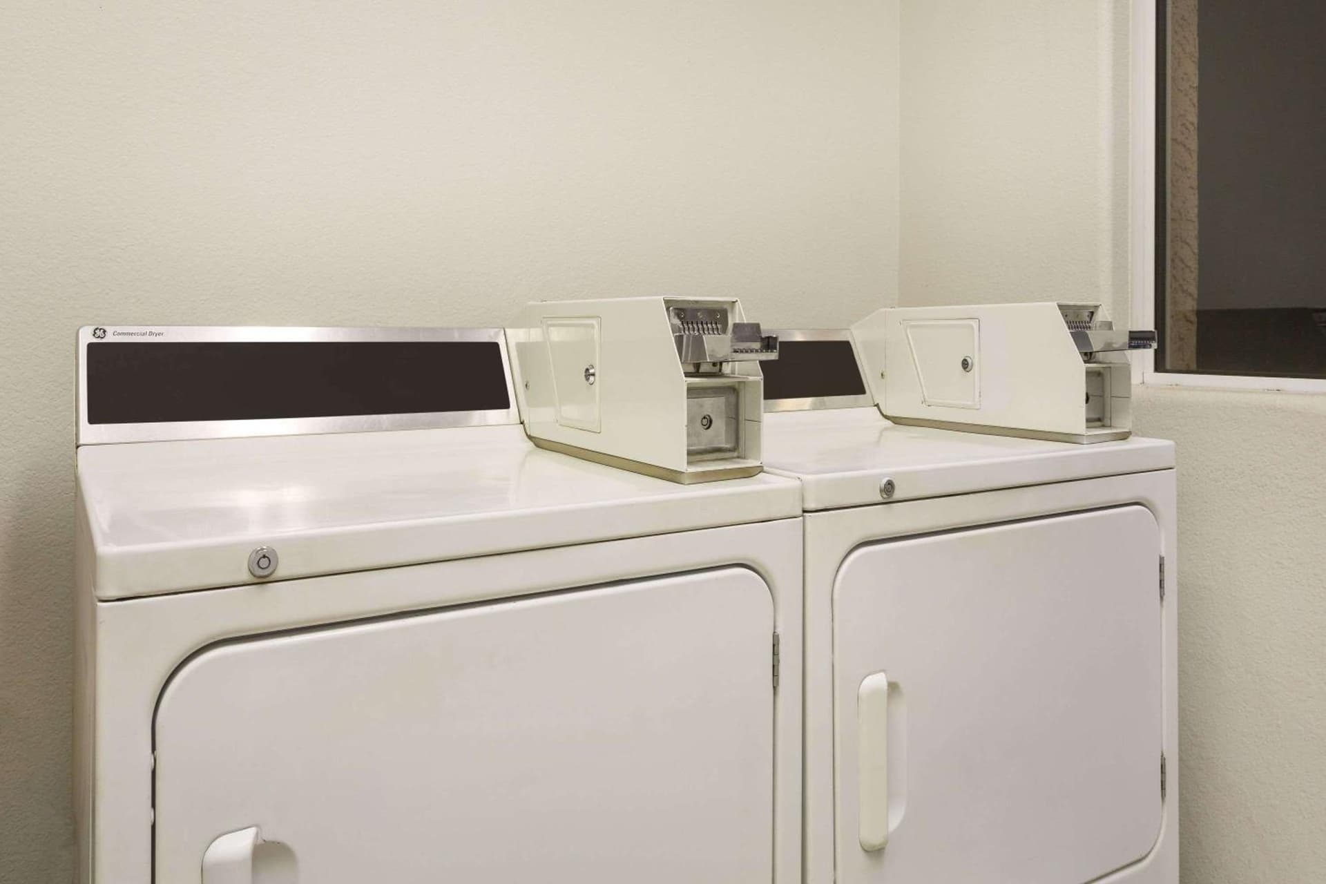 Days Inn by Wyndham Bullhead City interior in Bullhead City, AZ — gallery photo 2
