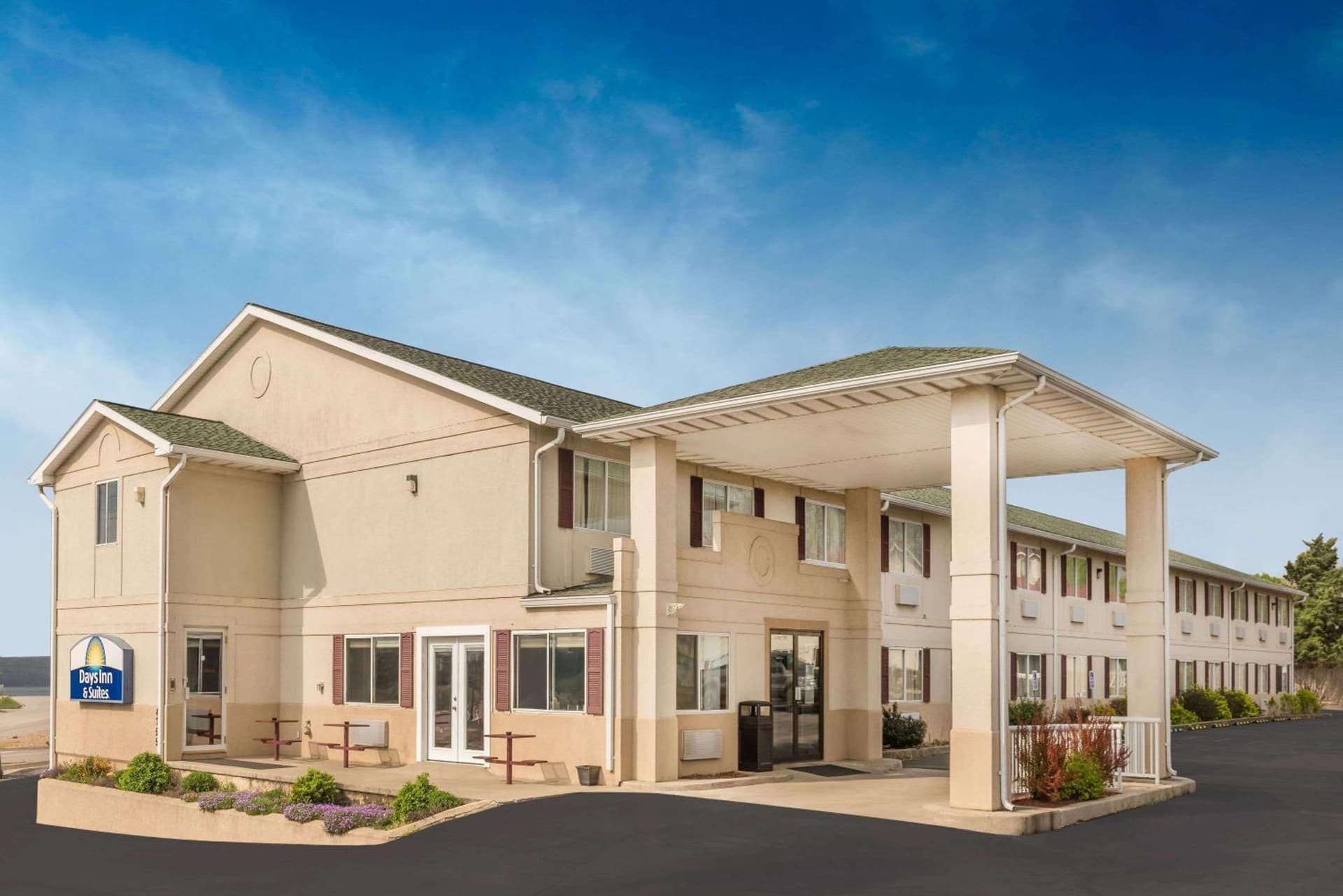 Days Inn by Wyndham Osage Beach Lake of the Ozarks featured exterior or lobby in Osage Beach, MO — similar hotel