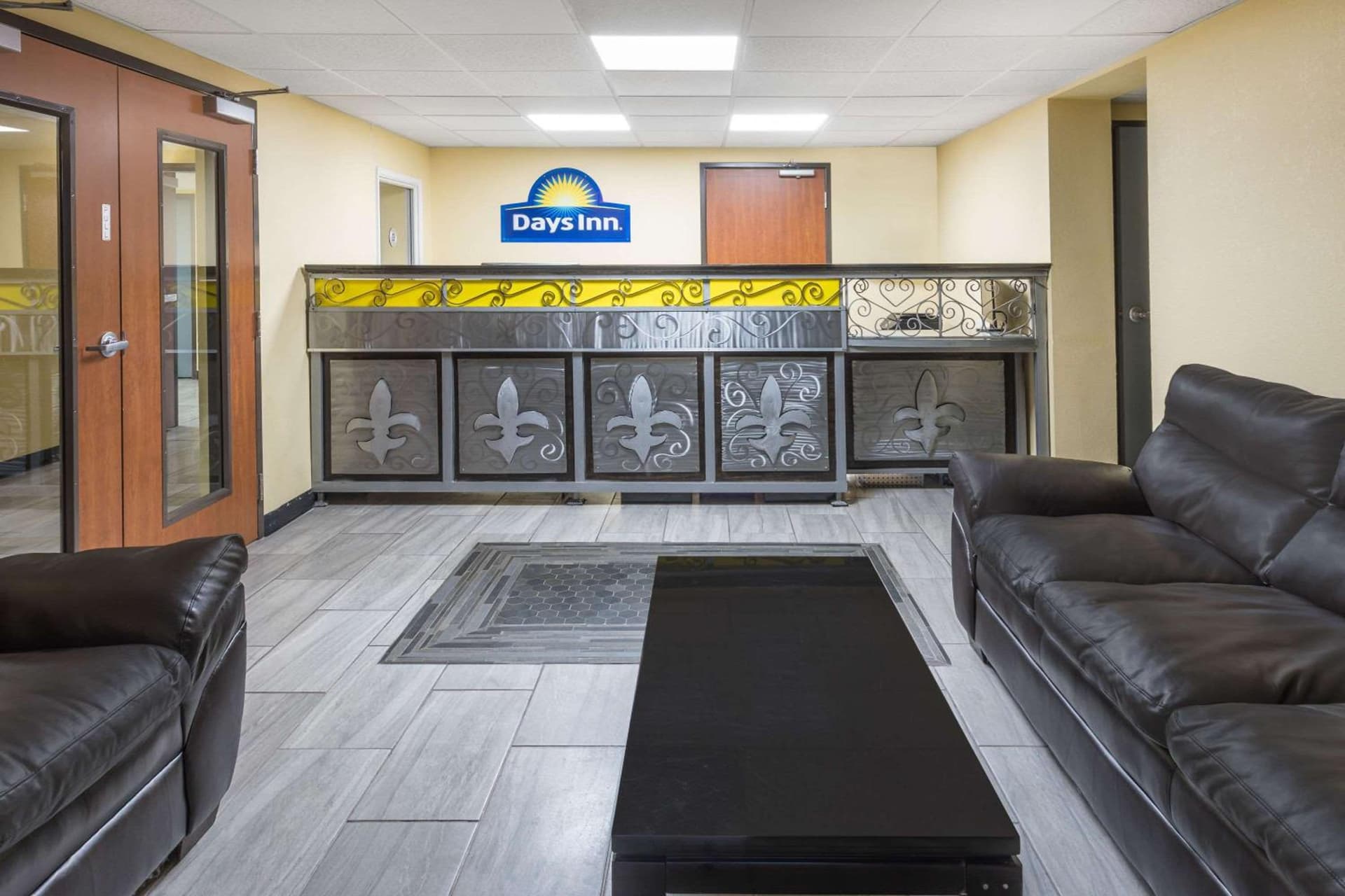 Days Inn by Wyndham New Orleans Pontchartrain interior in New Orleans, LA — gallery photo 2