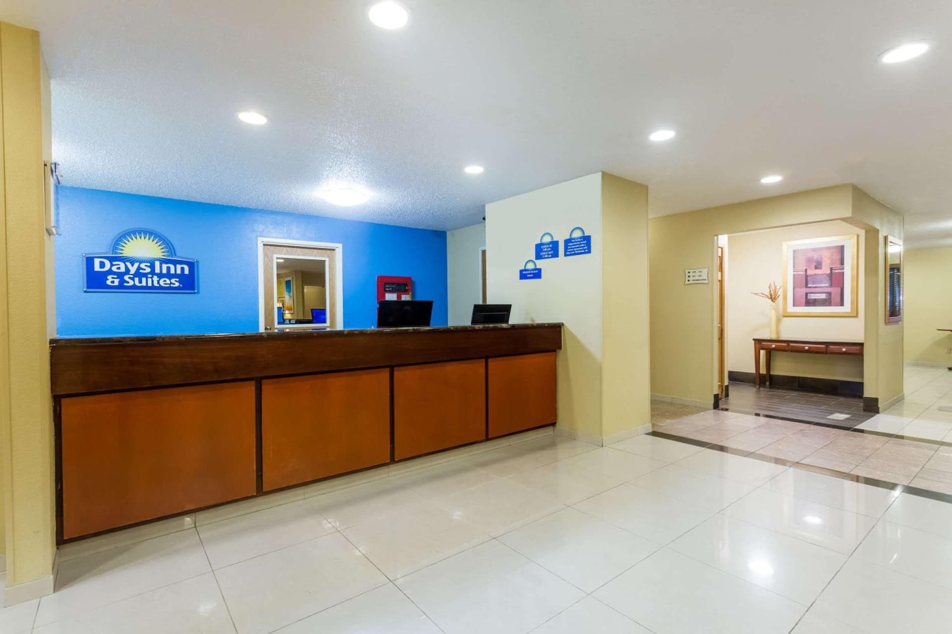 Days Inn & Suites by Wyndham Bloomington/Normal IL property views in Bloomington, IL — gallery photo 3