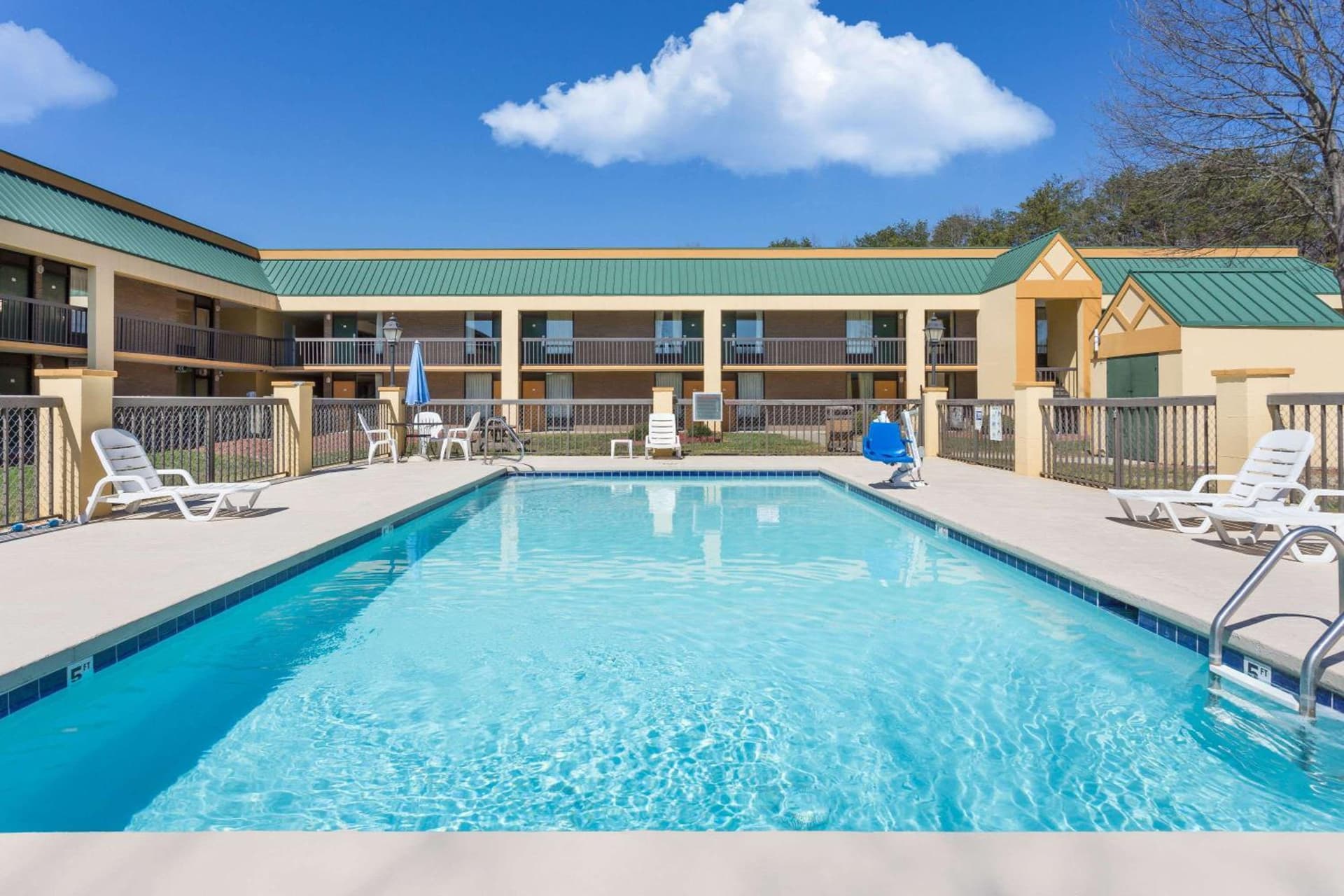 Days Inn by Wyndham Mocksville property views in Mocksville, NC — gallery photo 3