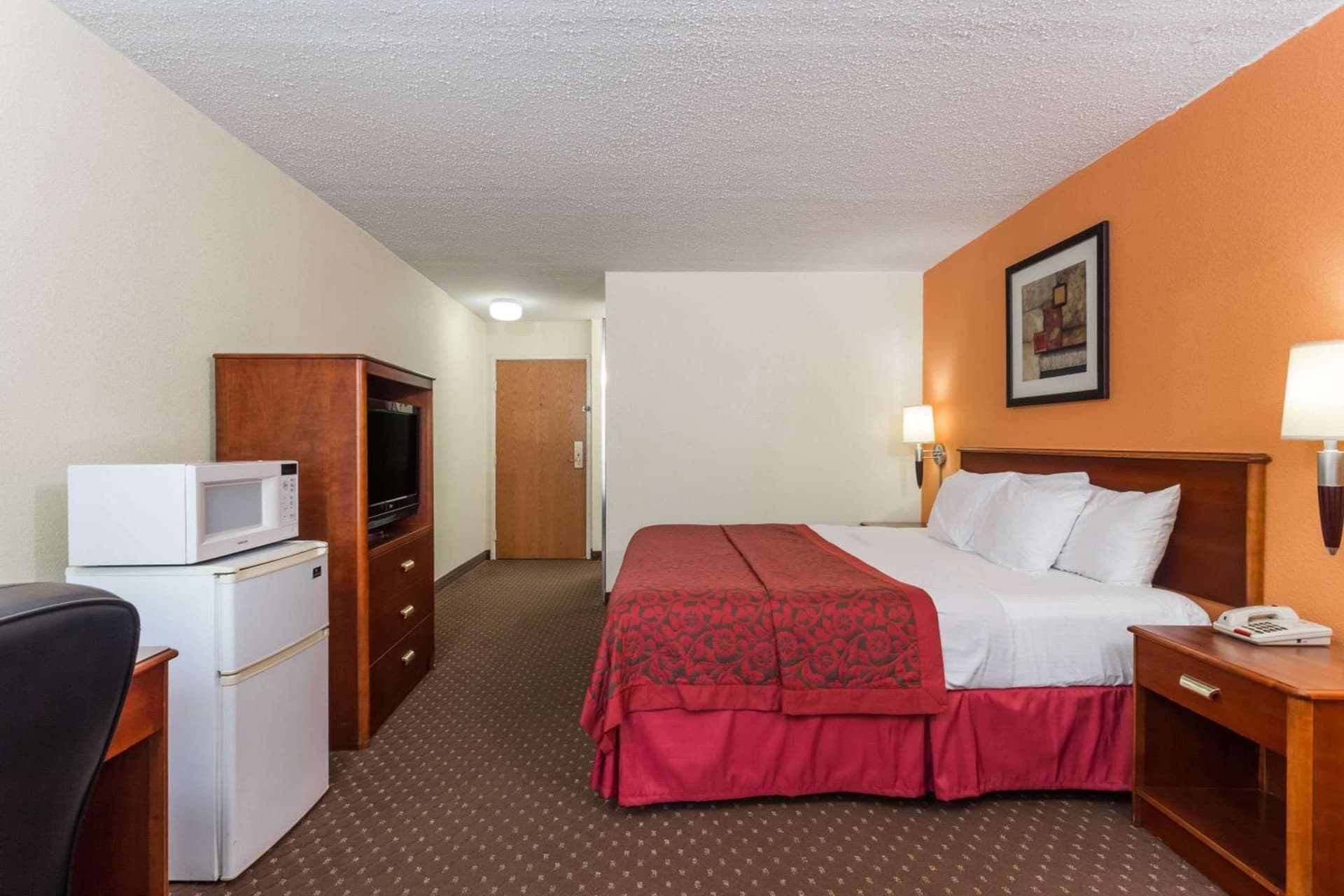 Days Inn & Suites by Wyndham Bloomington/Normal IL gallery photo in Bloomington, IL — image 11