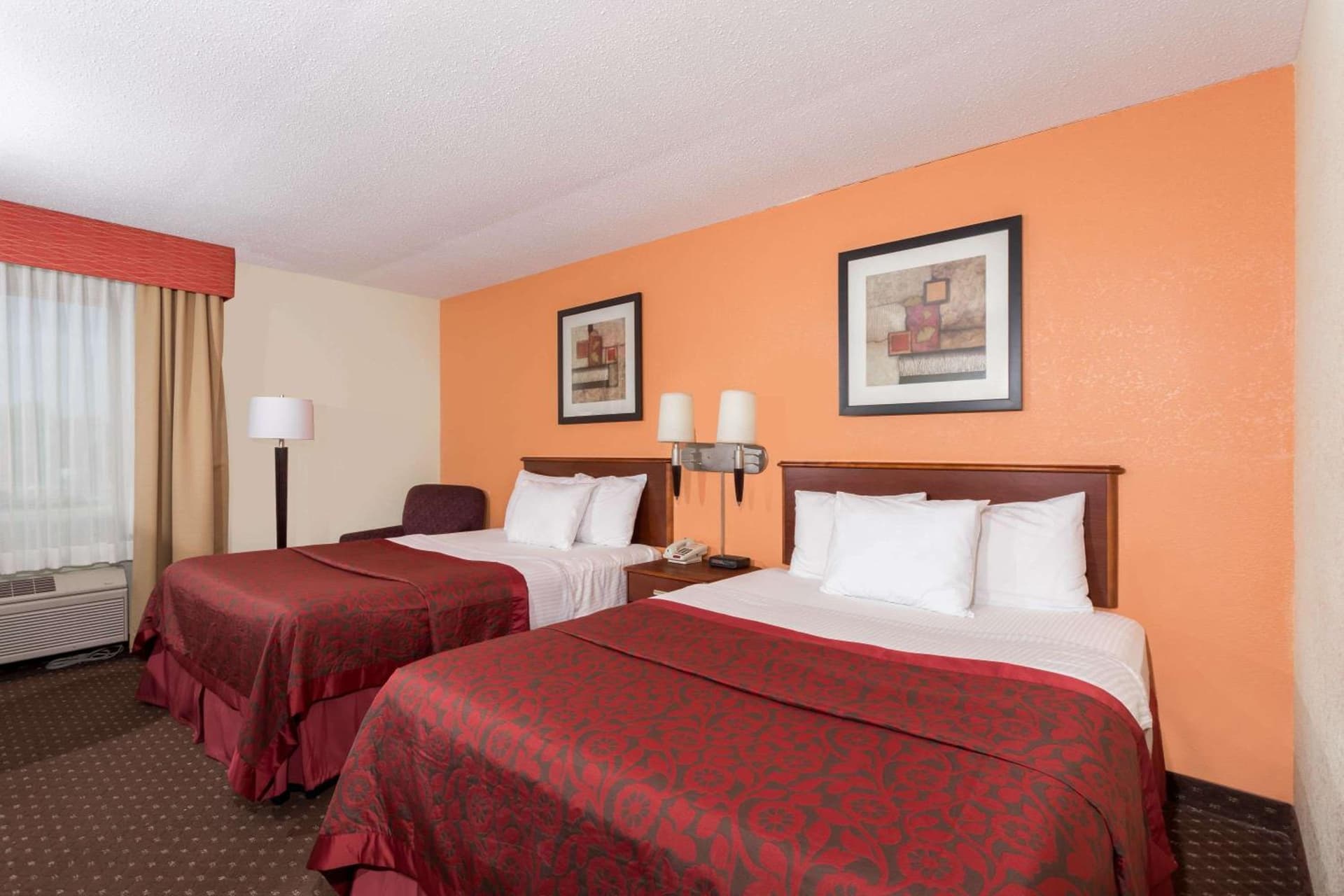Days Inn & Suites by Wyndham Bloomington/Normal IL gallery photo in Bloomington, IL — image 12