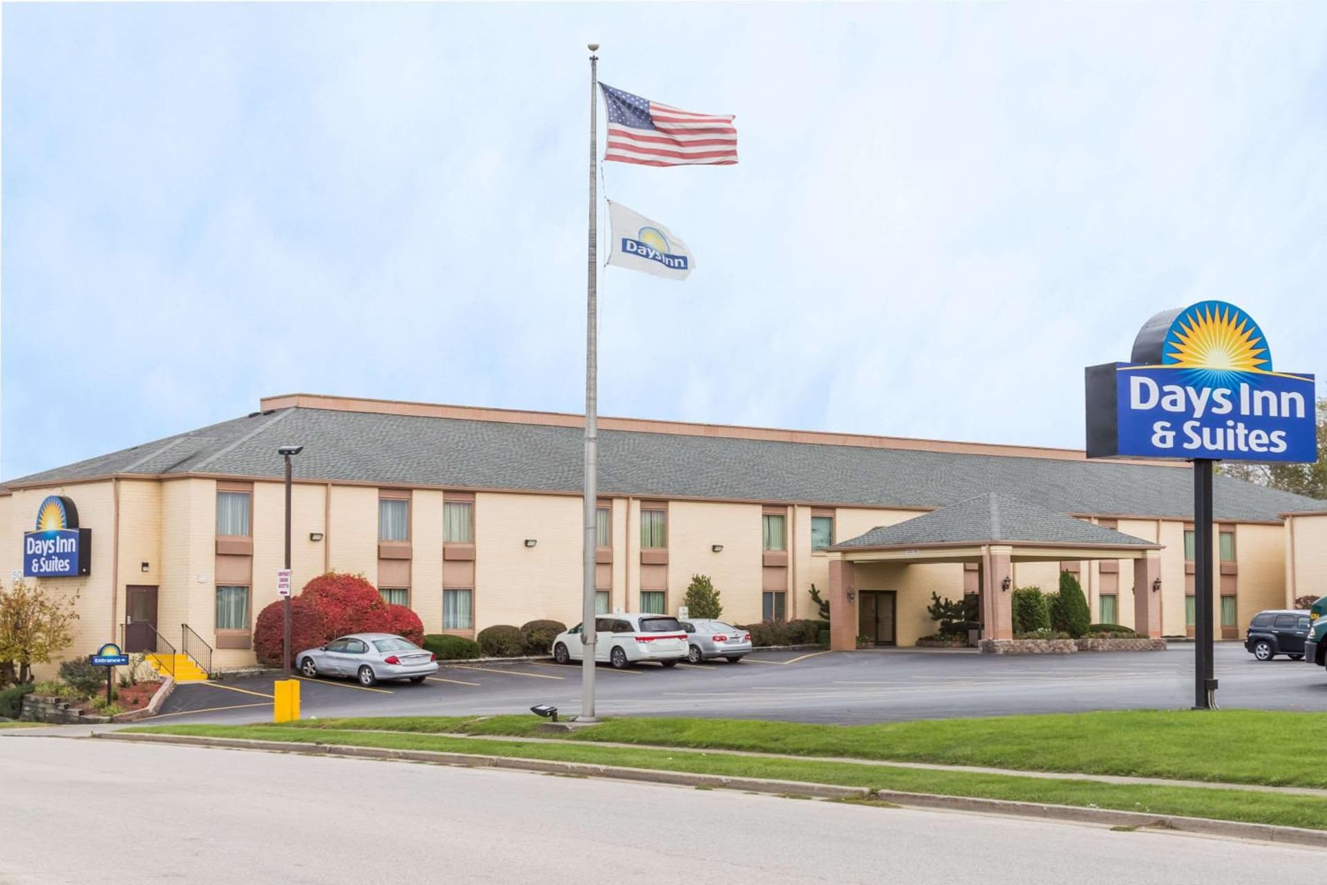 Days Inn & Suites by Wyndham Bloomington/Normal IL featured exterior or lobby in Bloomington, IL — similar hotel