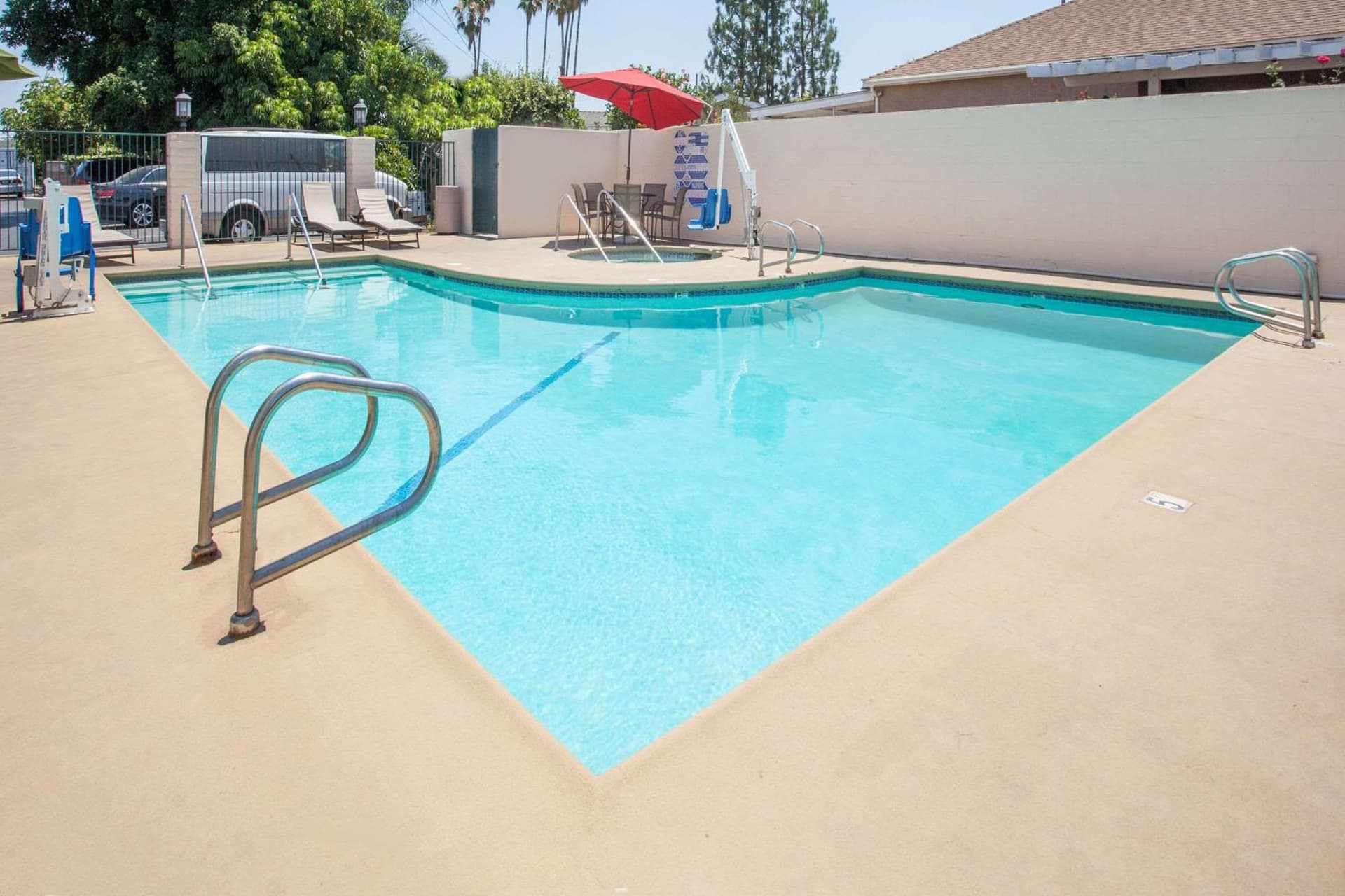 Days Inn by Wyndham Anaheim Near the Park gallery photo in Anaheim, CA — image 11