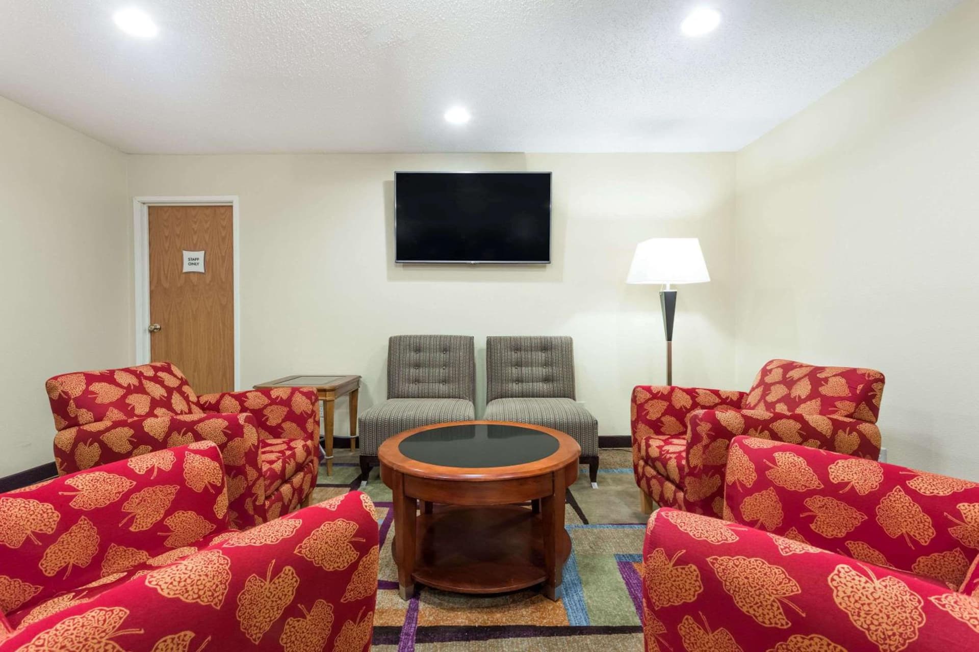 Days Inn & Suites by Wyndham Bloomington/Normal IL gallery photo in Bloomington, IL — image 5