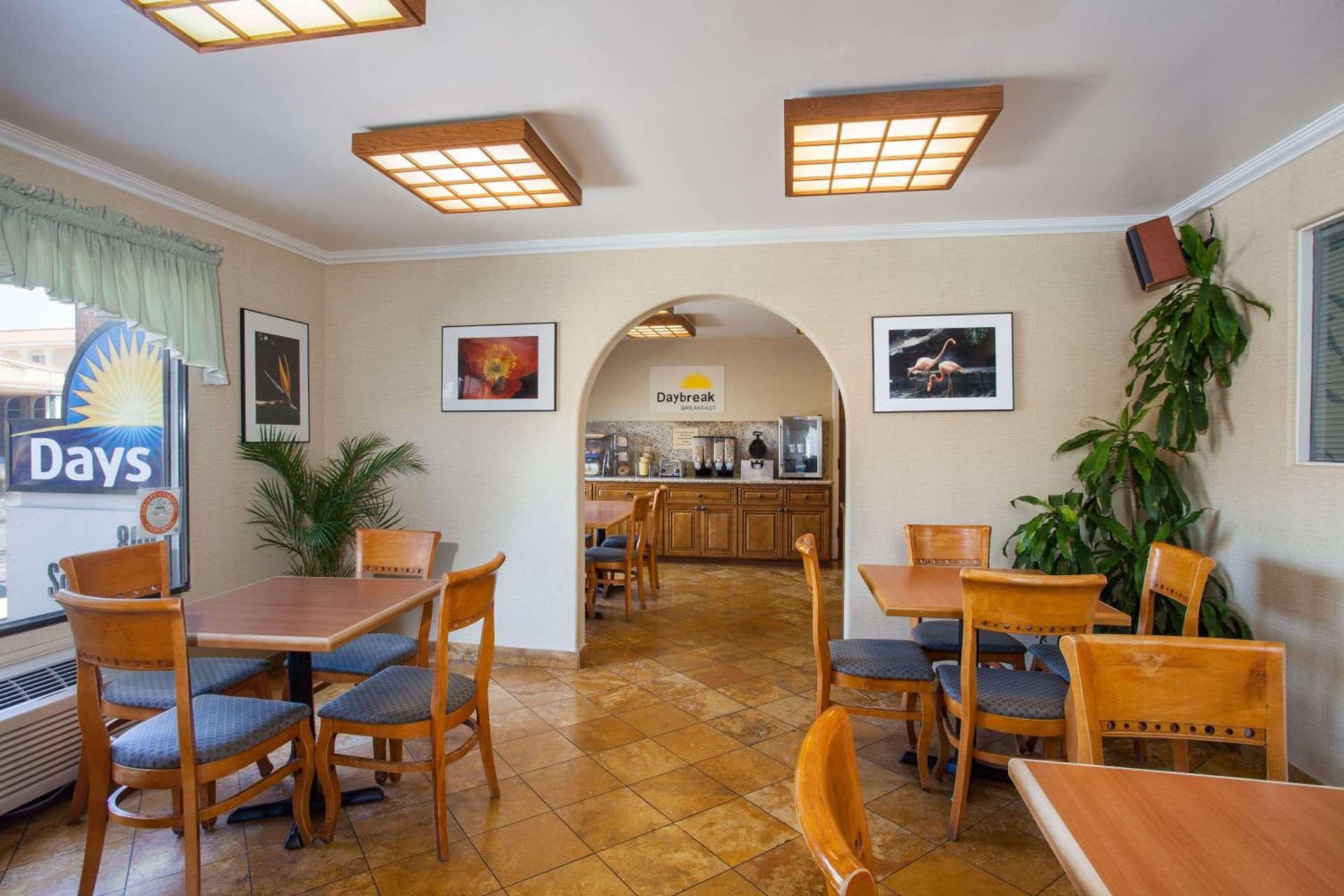 Days Inn by Wyndham Anaheim Near the Park gallery photo in Anaheim, CA — image 30