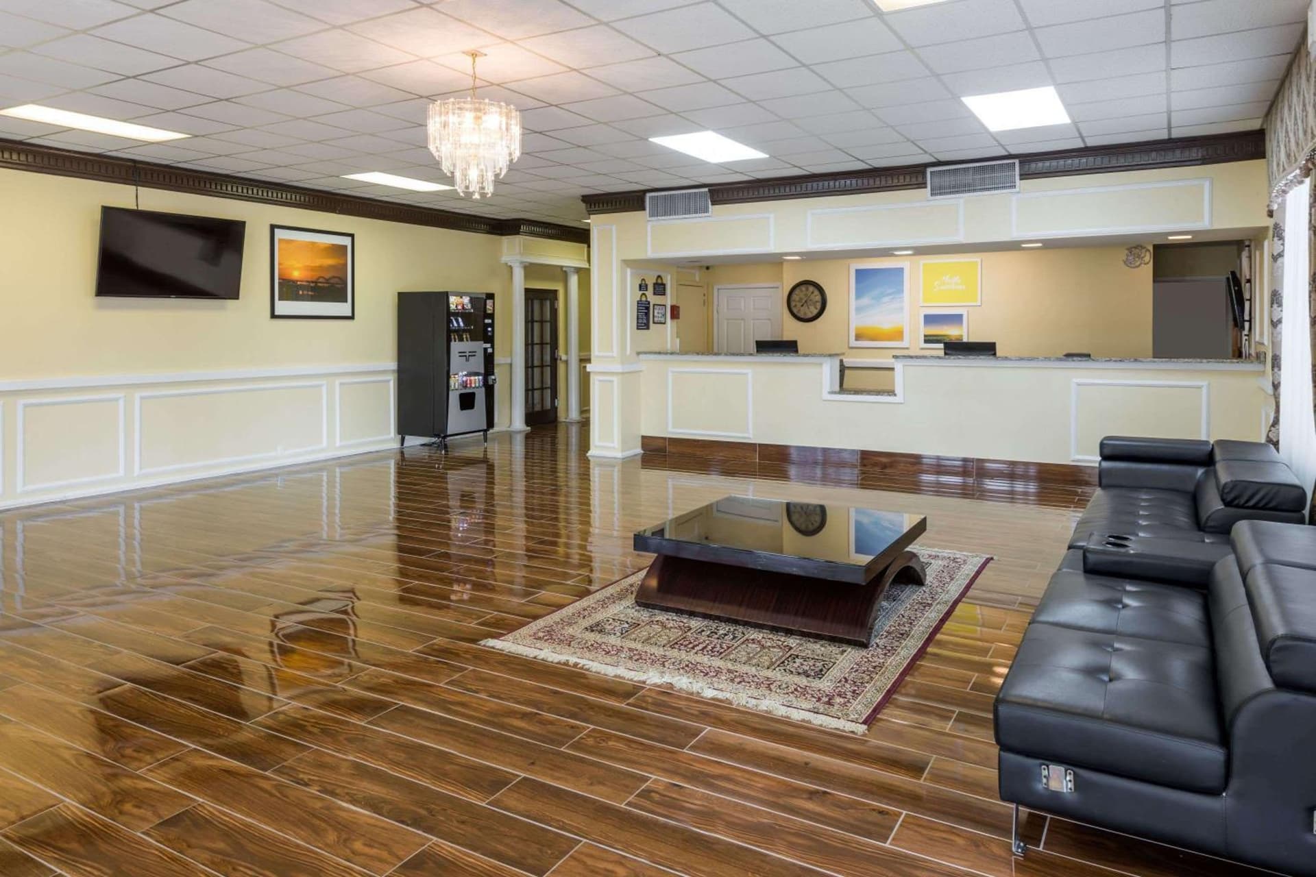 Days Inn by Wyndham Madison interior in Madison, GA — gallery photo 2