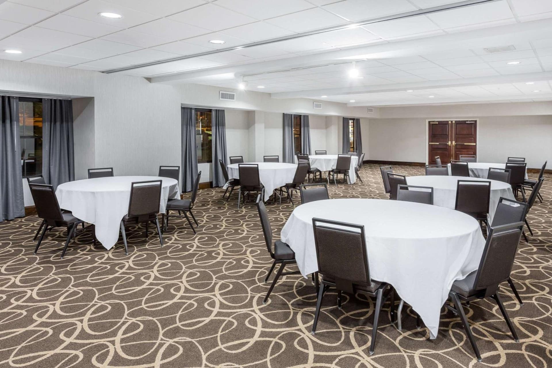 Wingate by Wyndham High Point Greensboro Airport South gallery photo in High Point, NC — image 26