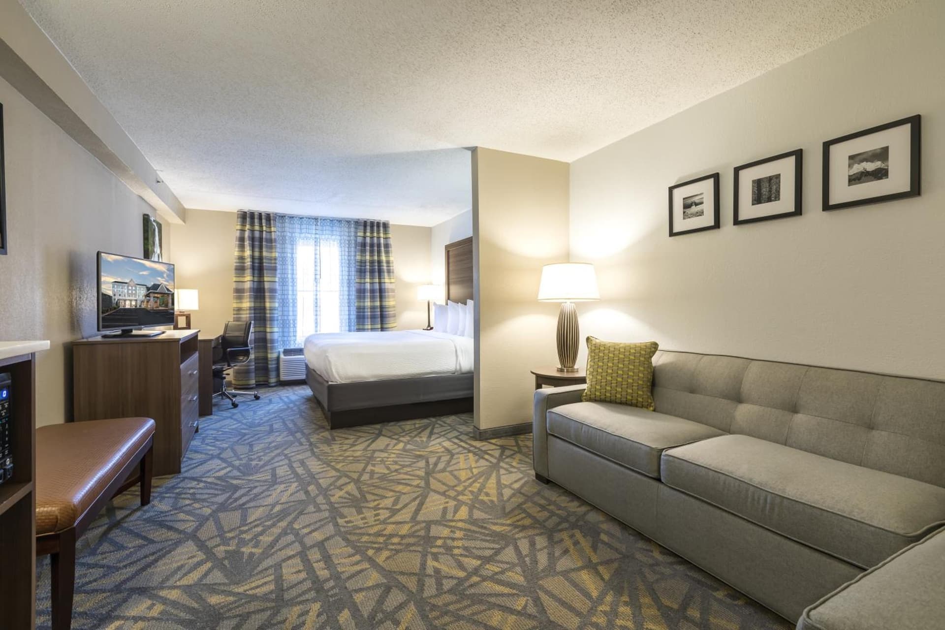 La Quinta Inn & Suites by Wyndham Downtown Asheville gallery photo in Asheville, NC — image 39
