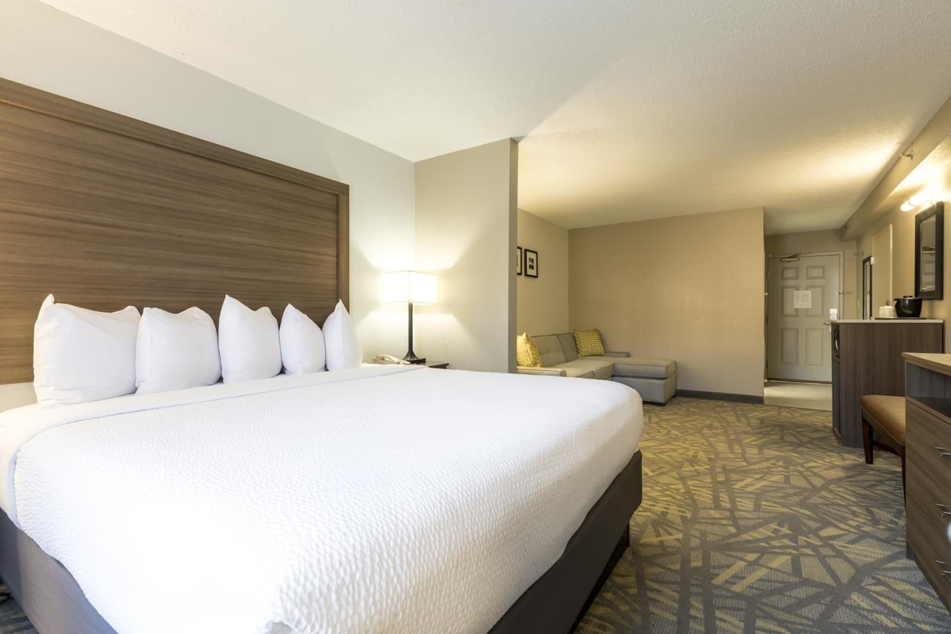 La Quinta Inn & Suites by Wyndham Downtown Asheville gallery photo in Asheville, NC — image 34