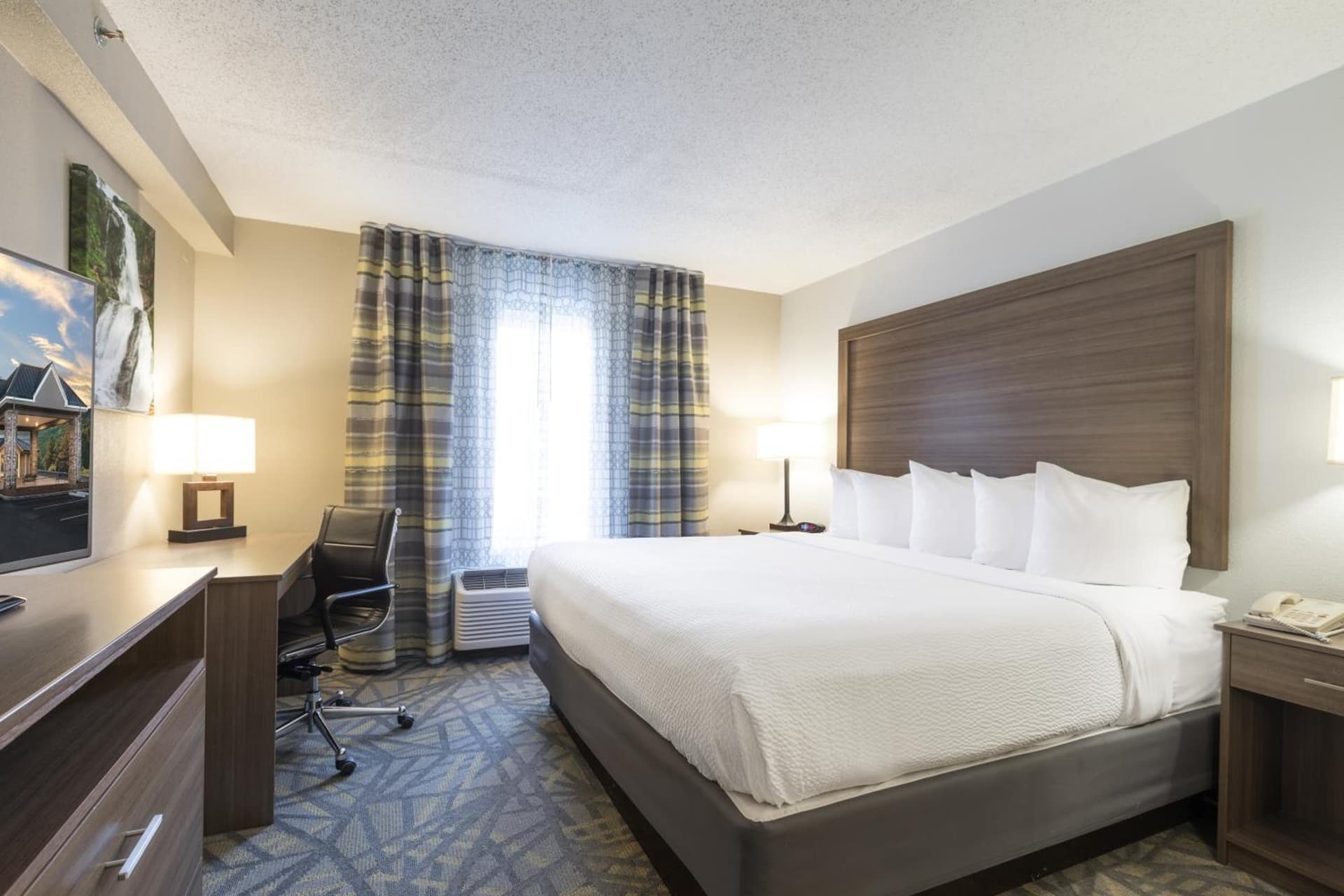 La Quinta Inn & Suites by Wyndham Downtown Asheville gallery photo in Asheville, NC — image 36