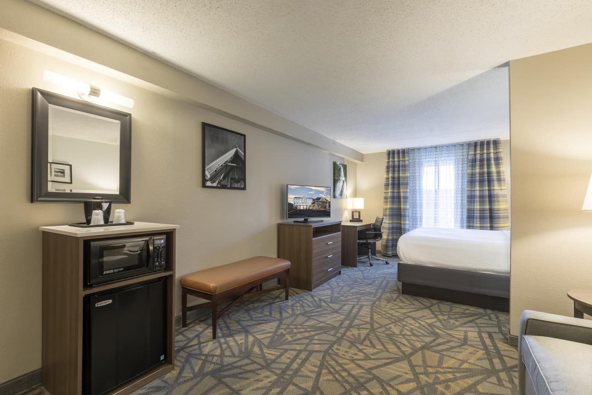 La Quinta Inn & Suites by Wyndham Downtown Asheville gallery photo in Asheville, NC — image 79
