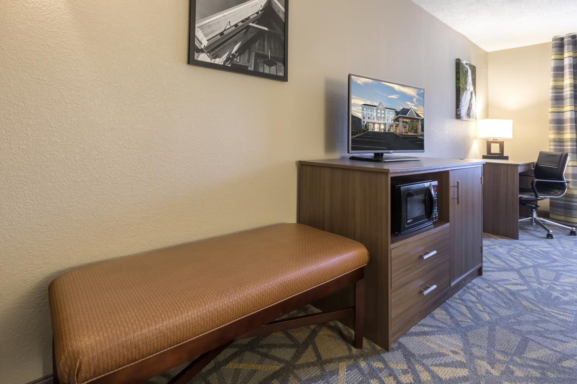 La Quinta Inn & Suites by Wyndham Downtown Asheville gallery photo in Asheville, NC — image 14