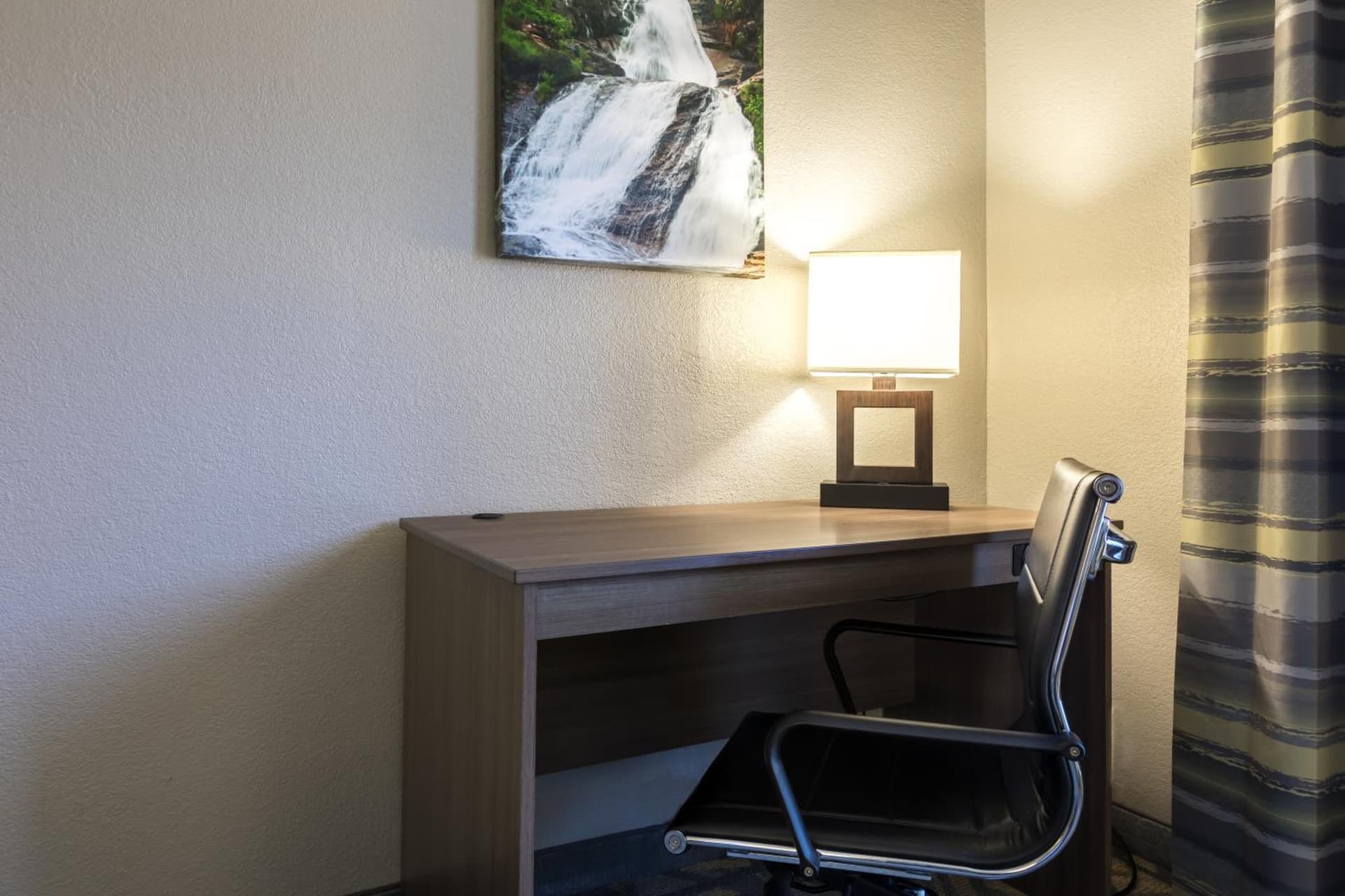 La Quinta Inn & Suites by Wyndham Downtown Asheville gallery photo in Asheville, NC — image 64