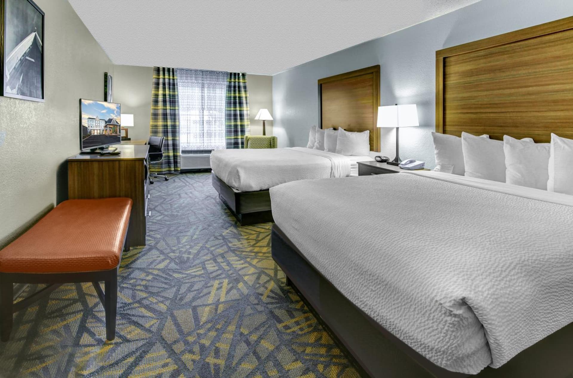 La Quinta Inn & Suites by Wyndham Downtown Asheville gallery photo in Asheville, NC — image 66