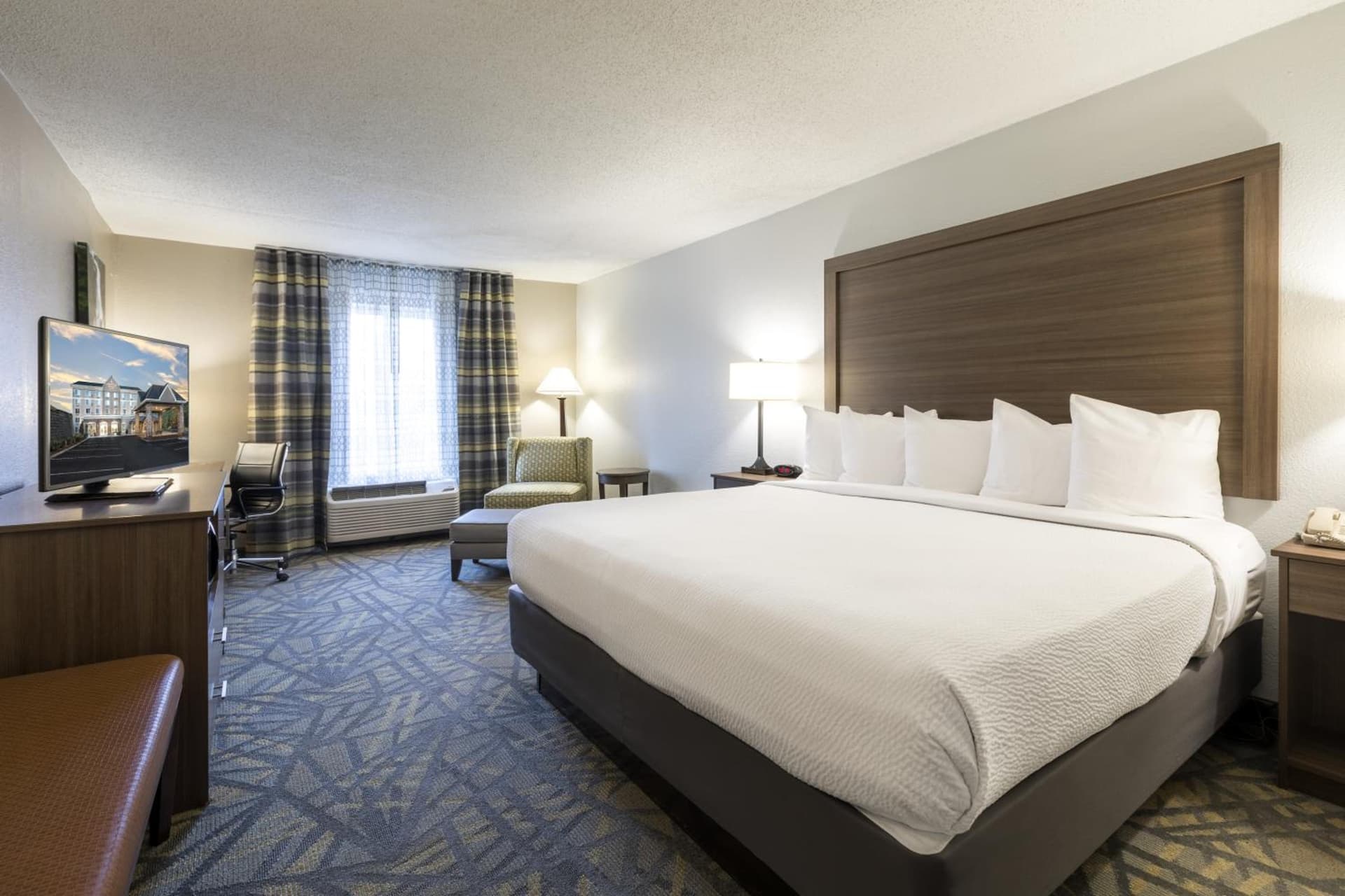 La Quinta Inn & Suites by Wyndham Downtown Asheville gallery photo in Asheville, NC — image 48