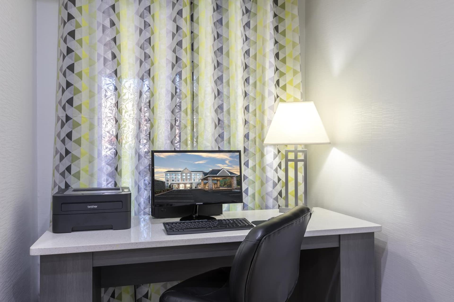 La Quinta Inn & Suites by Wyndham Downtown Asheville gallery photo in Asheville, NC — image 17