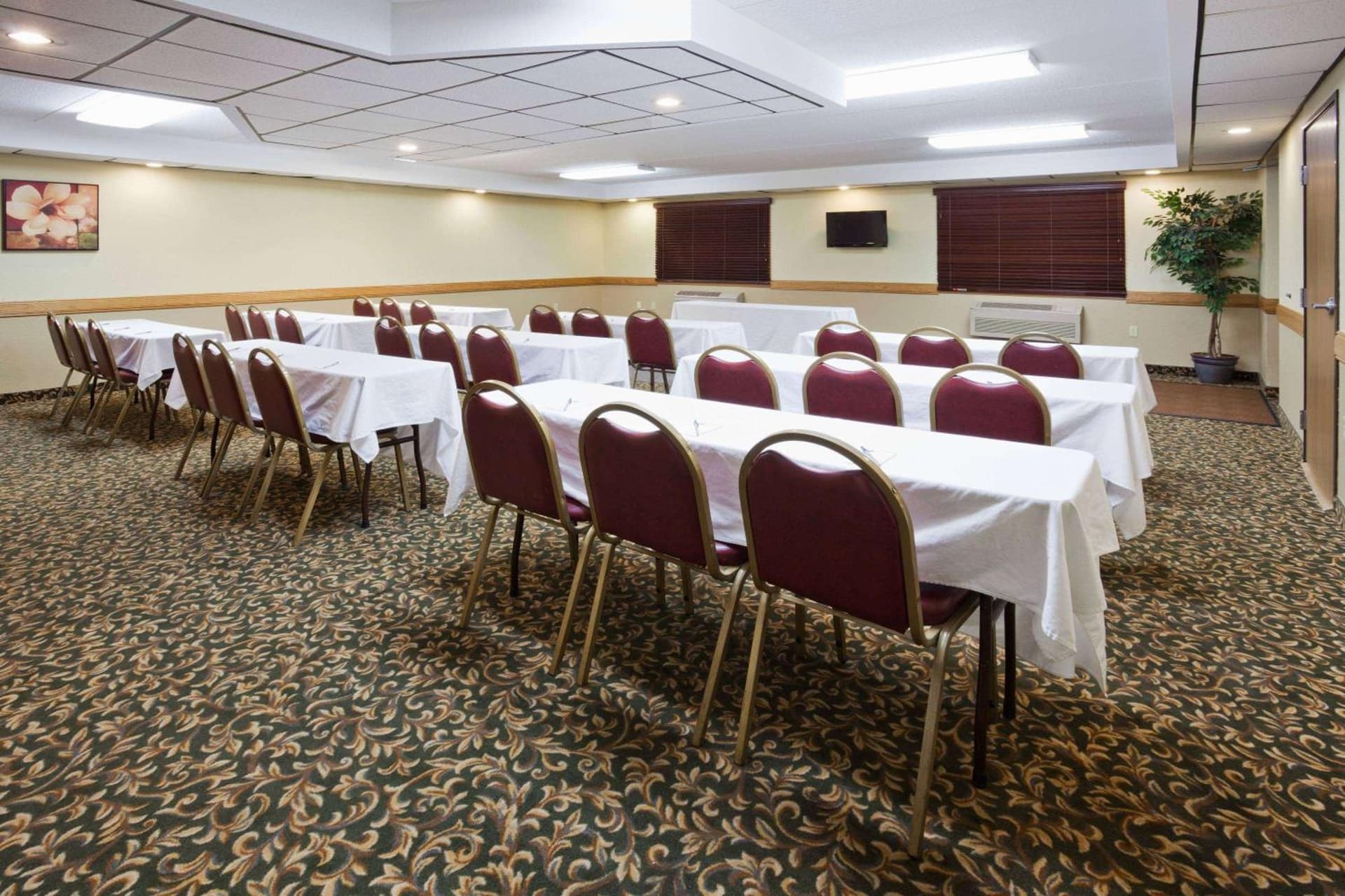 AmericInn by Wyndham Fargo West Acres gallery photo in Fargo, ND — image 26