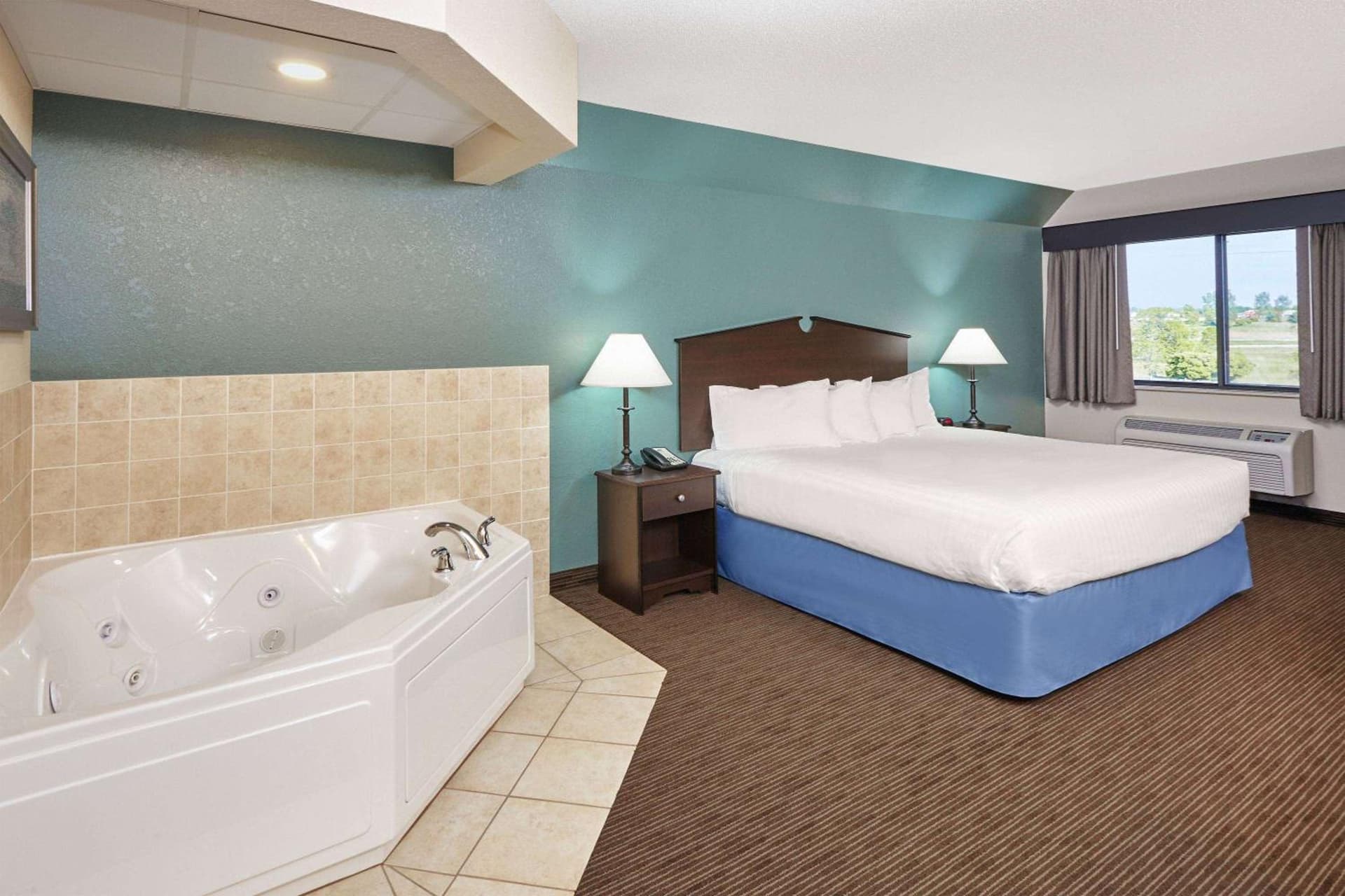 AmericInn by Wyndham Green Bay East gallery photo in Green Bay, WI — image 14