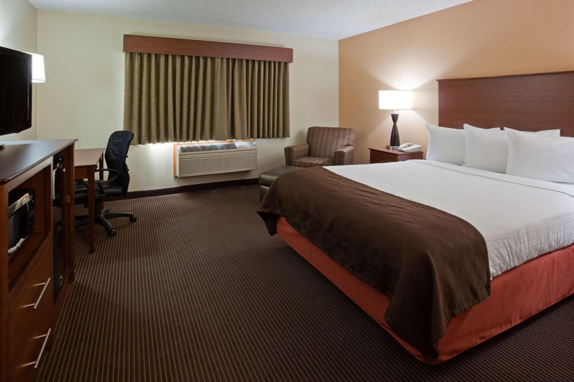 AmericInn by Wyndham Bismarck gallery photo in Bismarck, ND — image 42
