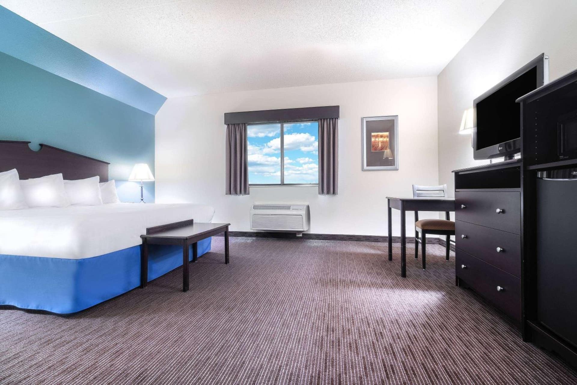 AmericInn by Wyndham Green Bay East gallery photo in Green Bay, WI — image 34