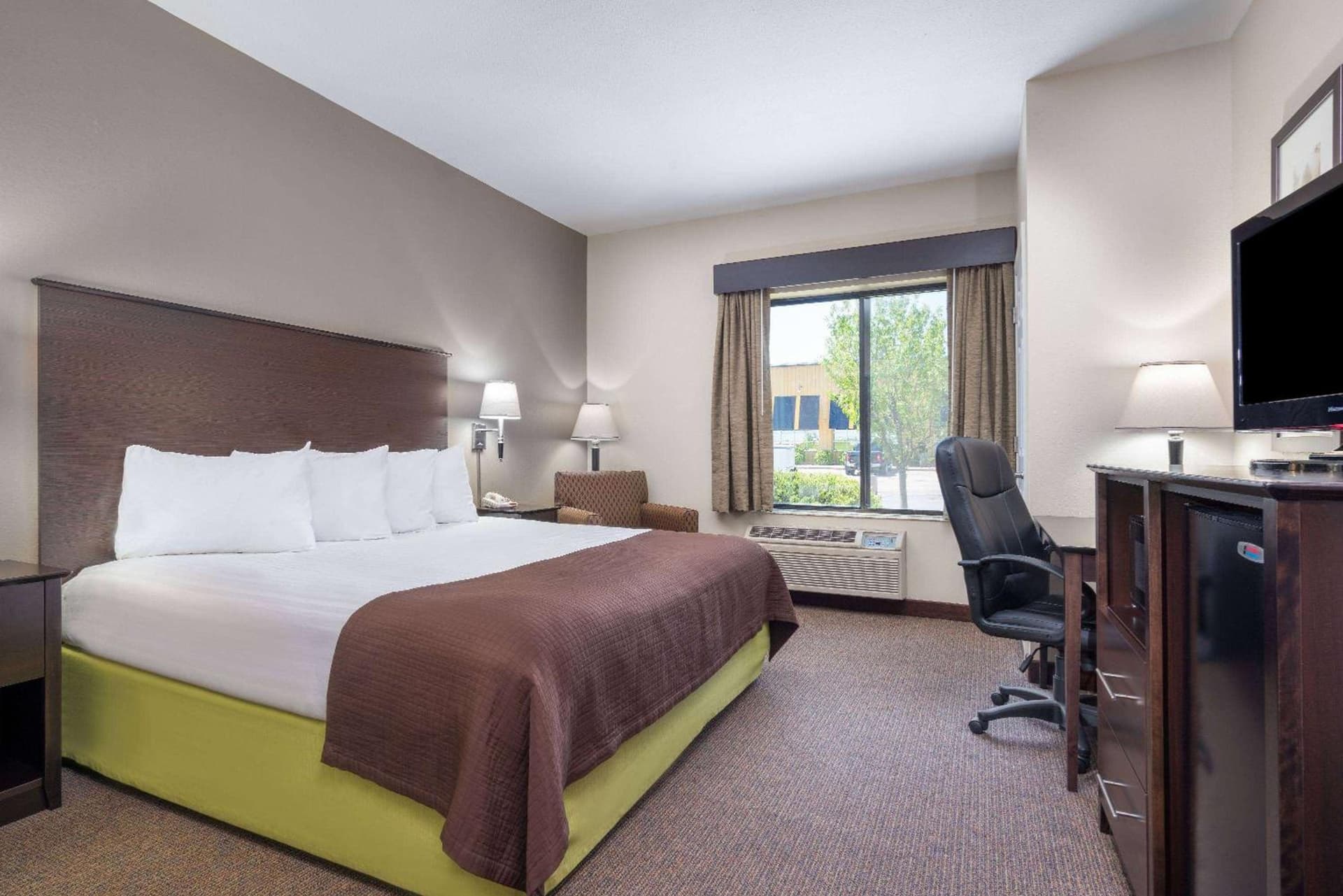 Comfort Inn & Suites Rochester South Mayo Clinic property views in Rochester, MN — gallery photo 3