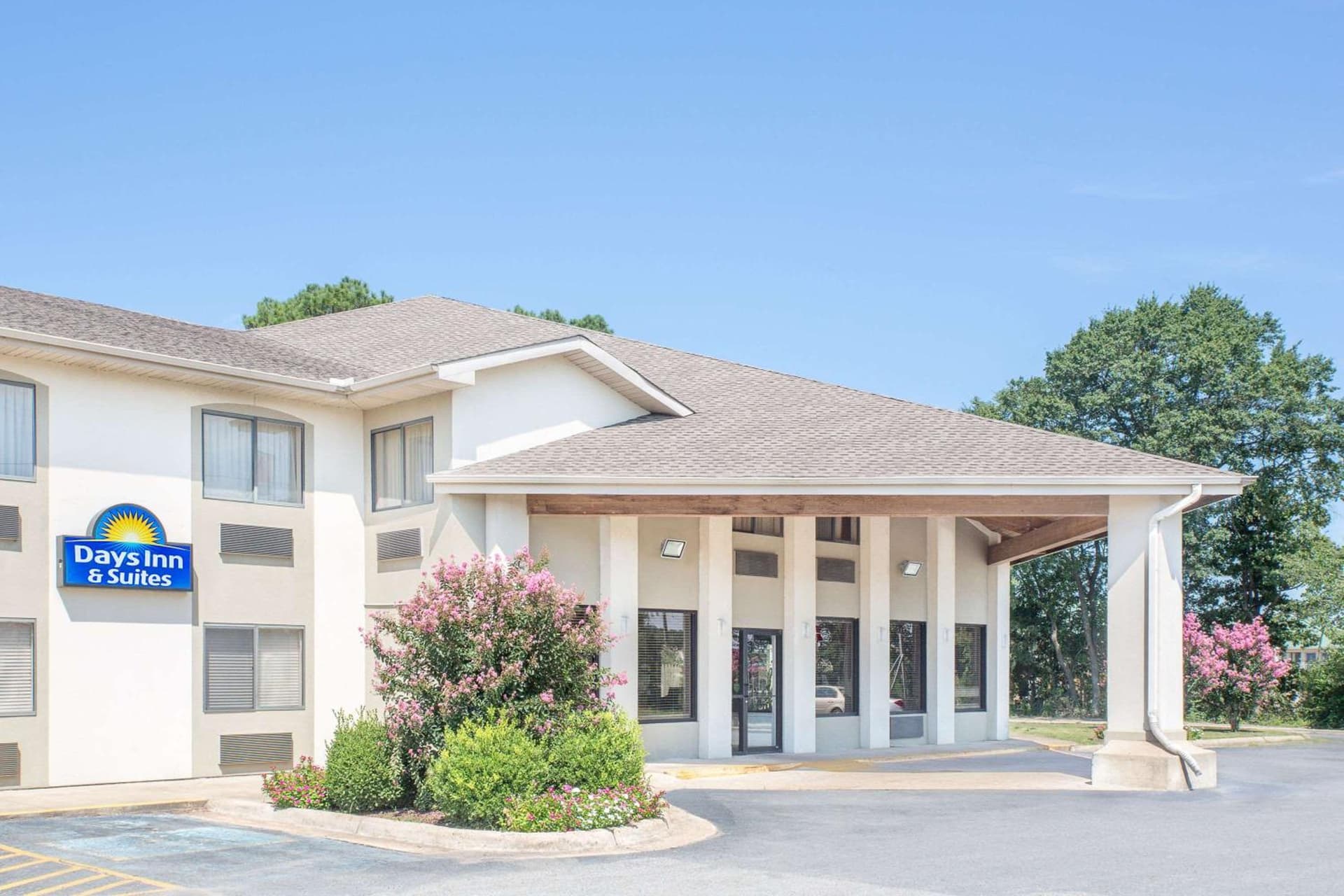 Days Inn & Suites by Wyndham Brinkley featured exterior or lobby in Brinkley, AR — similar hotel