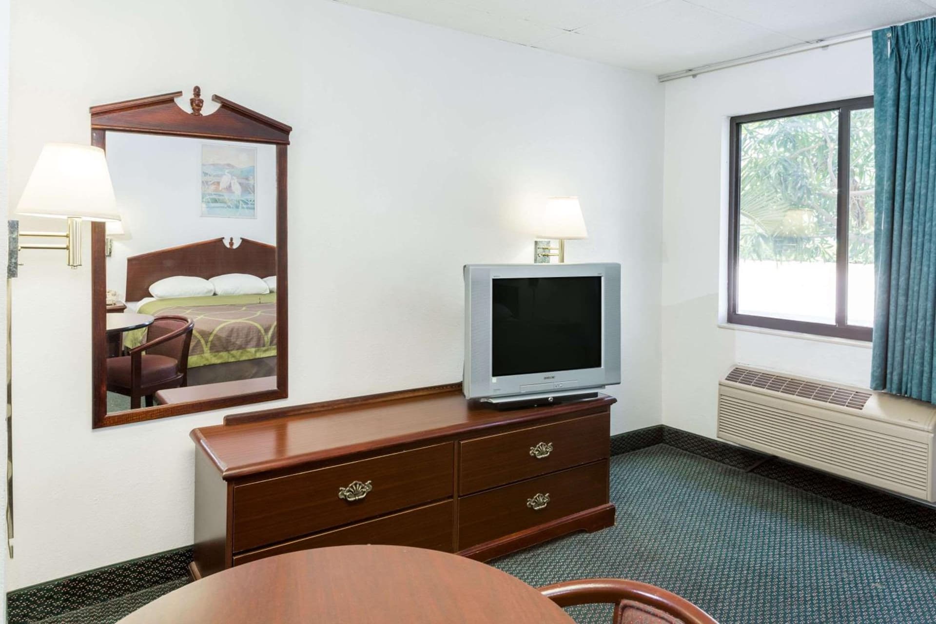 Super 8 by Wyndham Pompano Beach gallery photo in Pompano Beach, FL — image 13