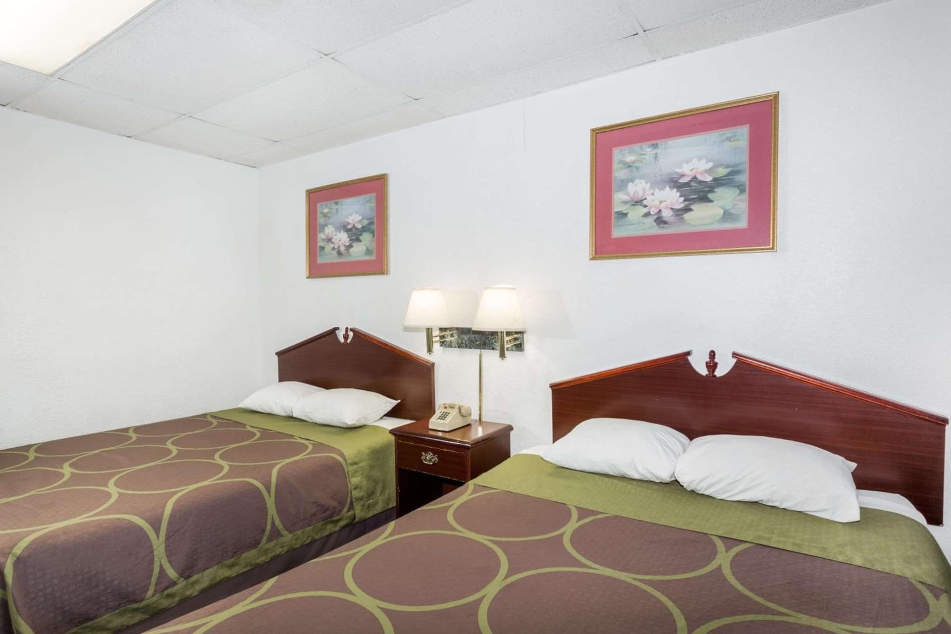 Super 8 by Wyndham Pompano Beach gallery photo in Pompano Beach, FL — image 10