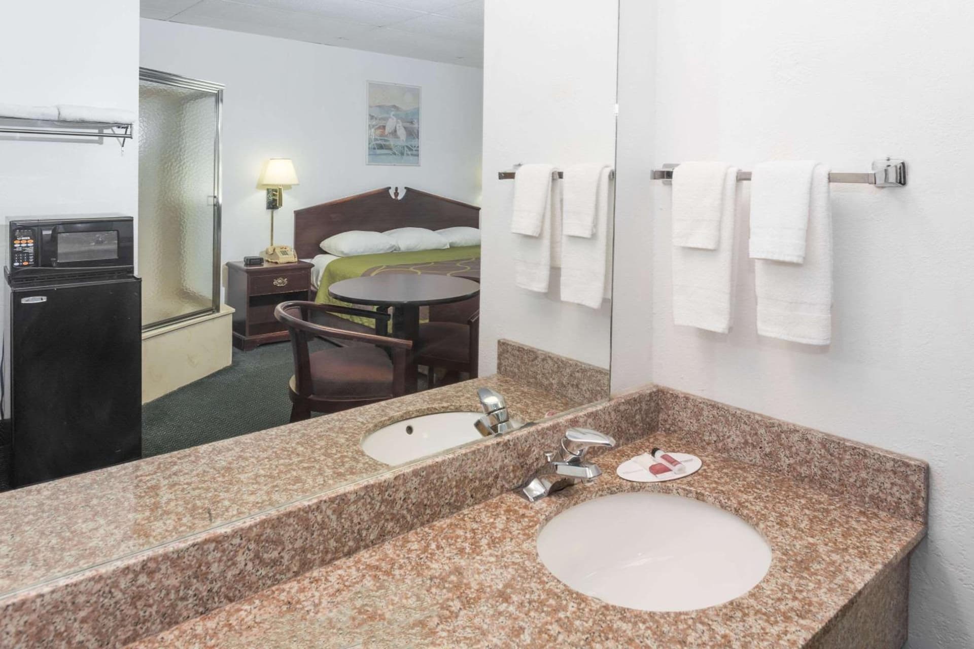 Super 8 by Wyndham Pompano Beach gallery photo in Pompano Beach, FL — image 11