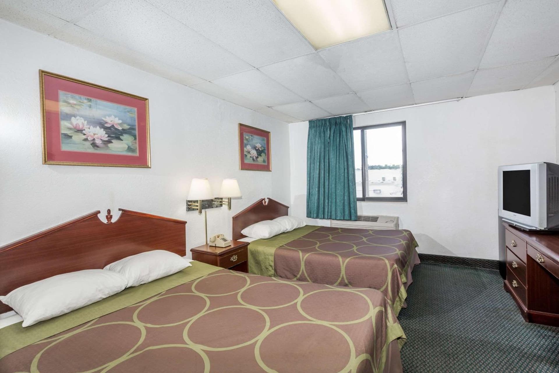 Super 8 by Wyndham Pompano Beach gallery photo in Pompano Beach, FL — image 6