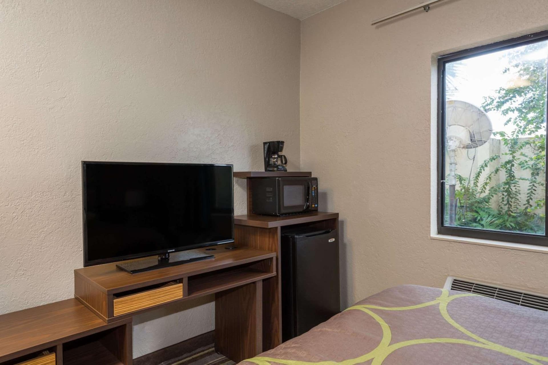 Super 8 by Wyndham Pompano Beach property views in Pompano Beach, FL — gallery photo 3