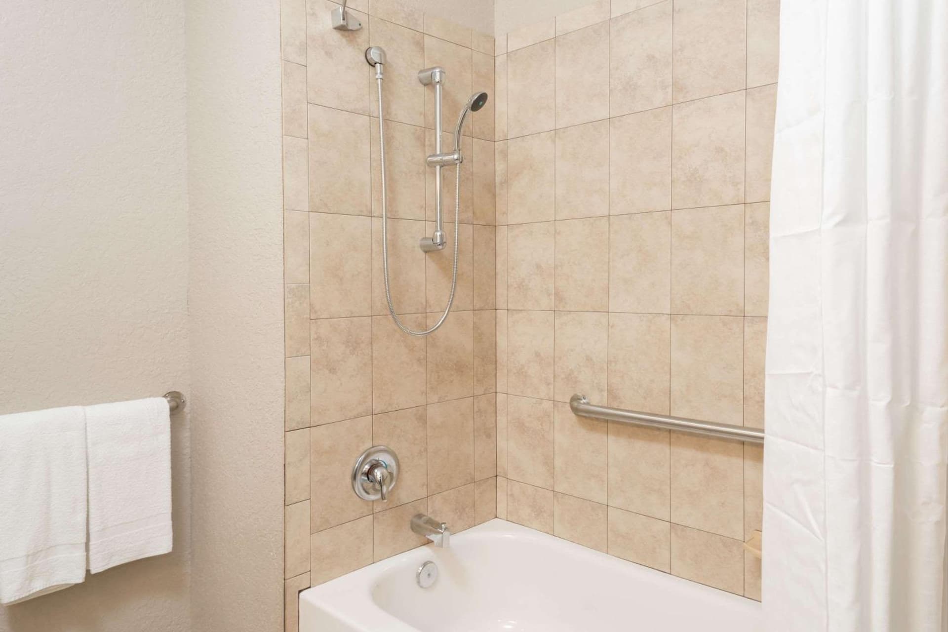 Super 8 by Wyndham Pompano Beach gallery photo in Pompano Beach, FL — image 7