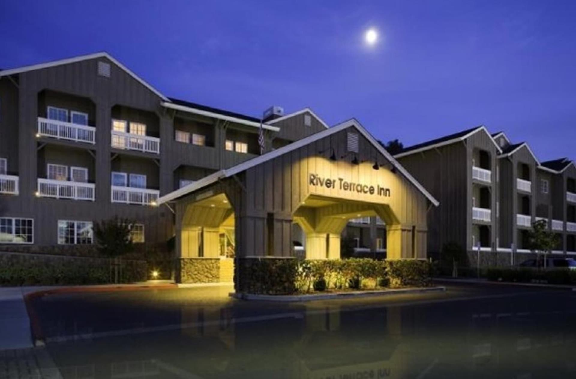 River Terrace Inn interior in Napa, CA — gallery photo 2