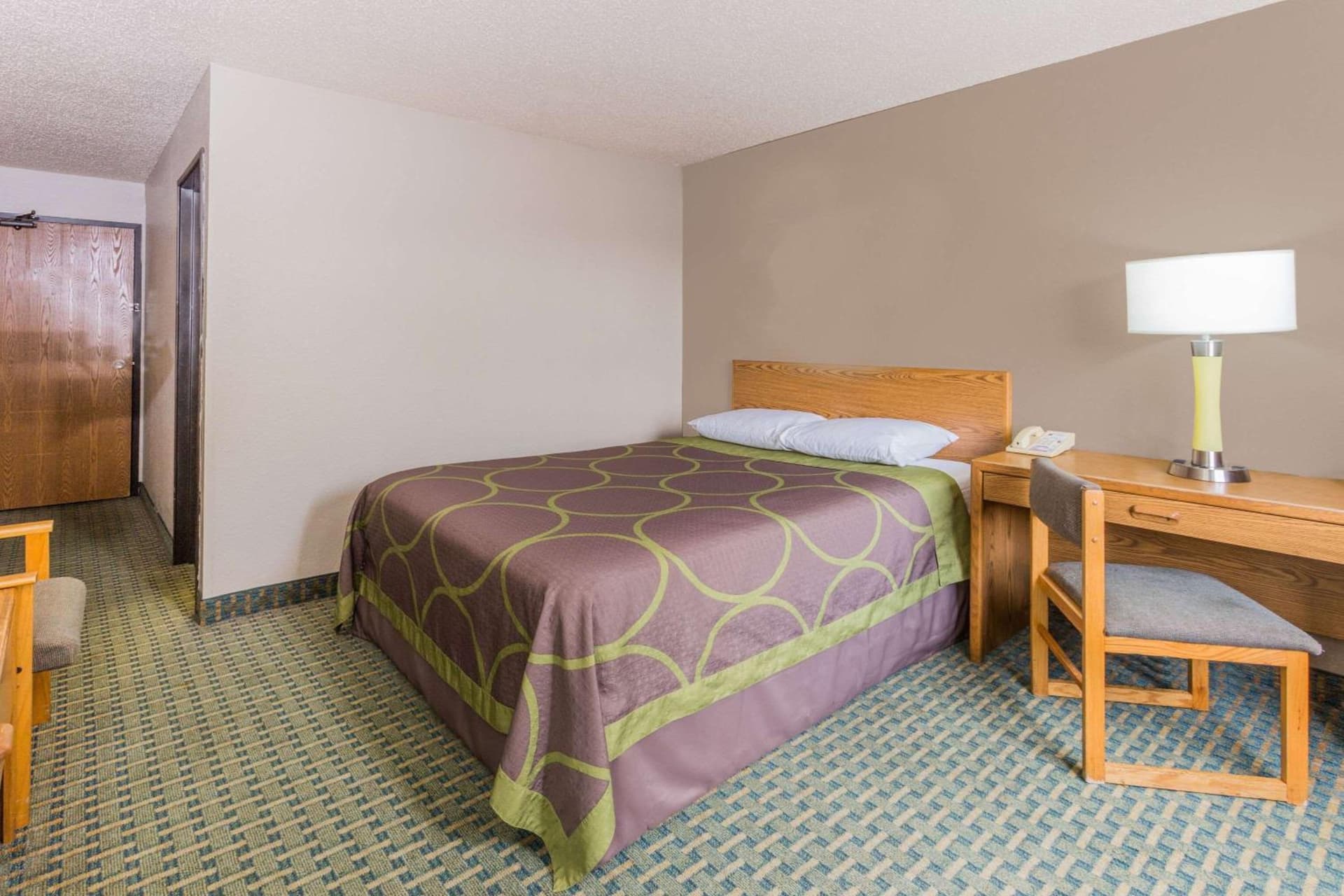 Super 8 by Wyndham St. Charles property views in Saint Charles, IL — gallery photo 3