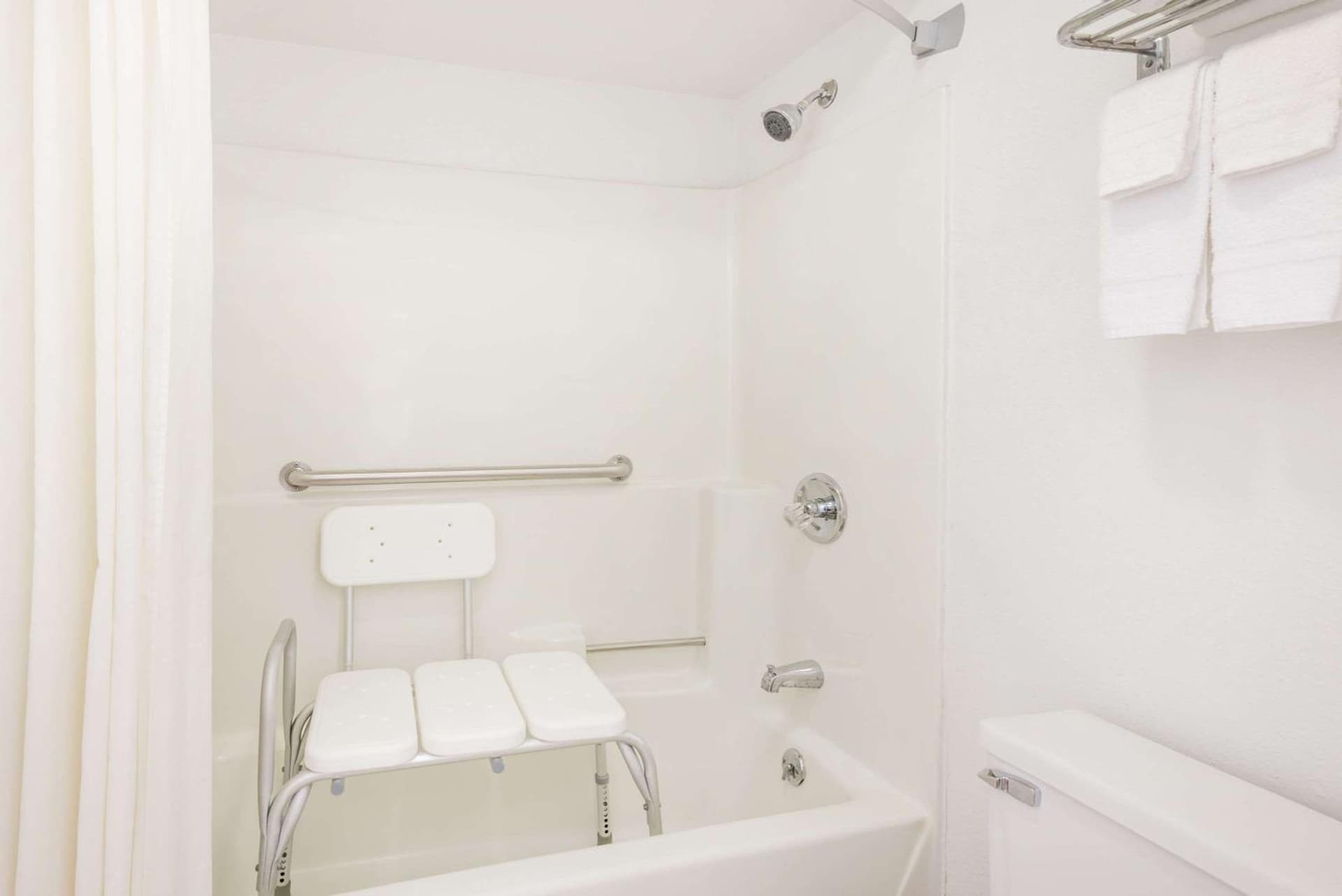 Super 8 by Wyndham Newcomerstown interior in Newcomerstown, OH — gallery photo 2