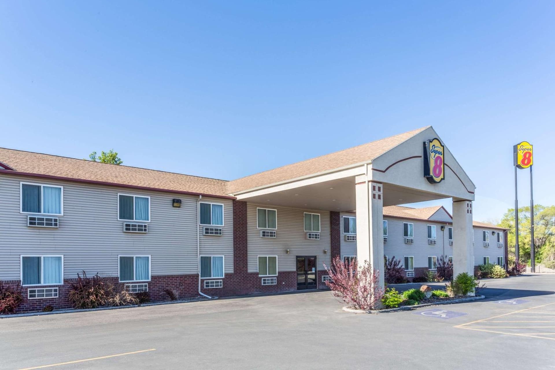Super 8 by Wyndham Super 8 Blackfoot featured exterior or lobby in Blackfoot, ID — similar hotel