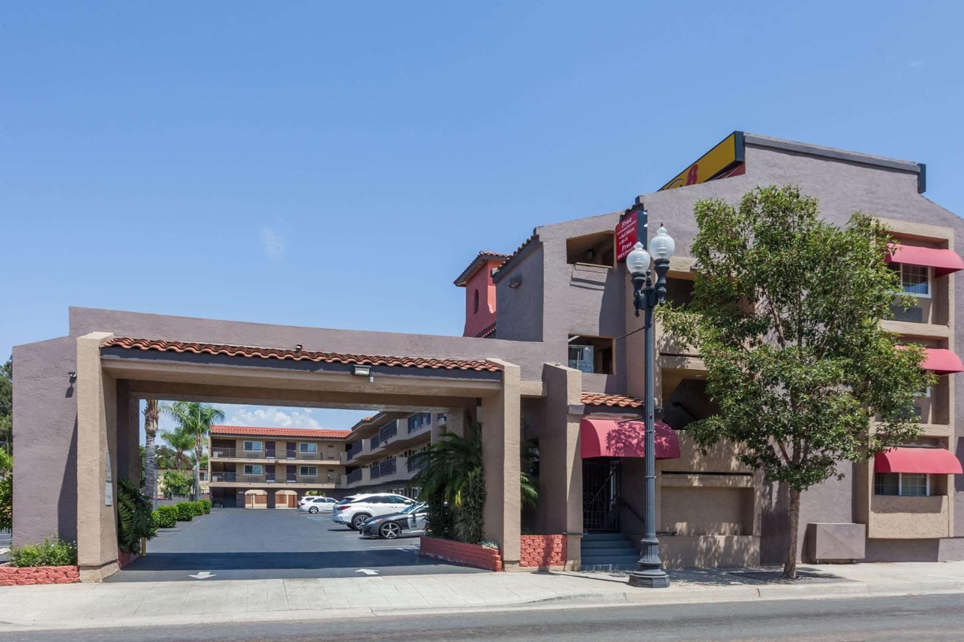 Super 8 by Wyndham El Cajon San Diego interior in El Cajon, CA — gallery photo 2