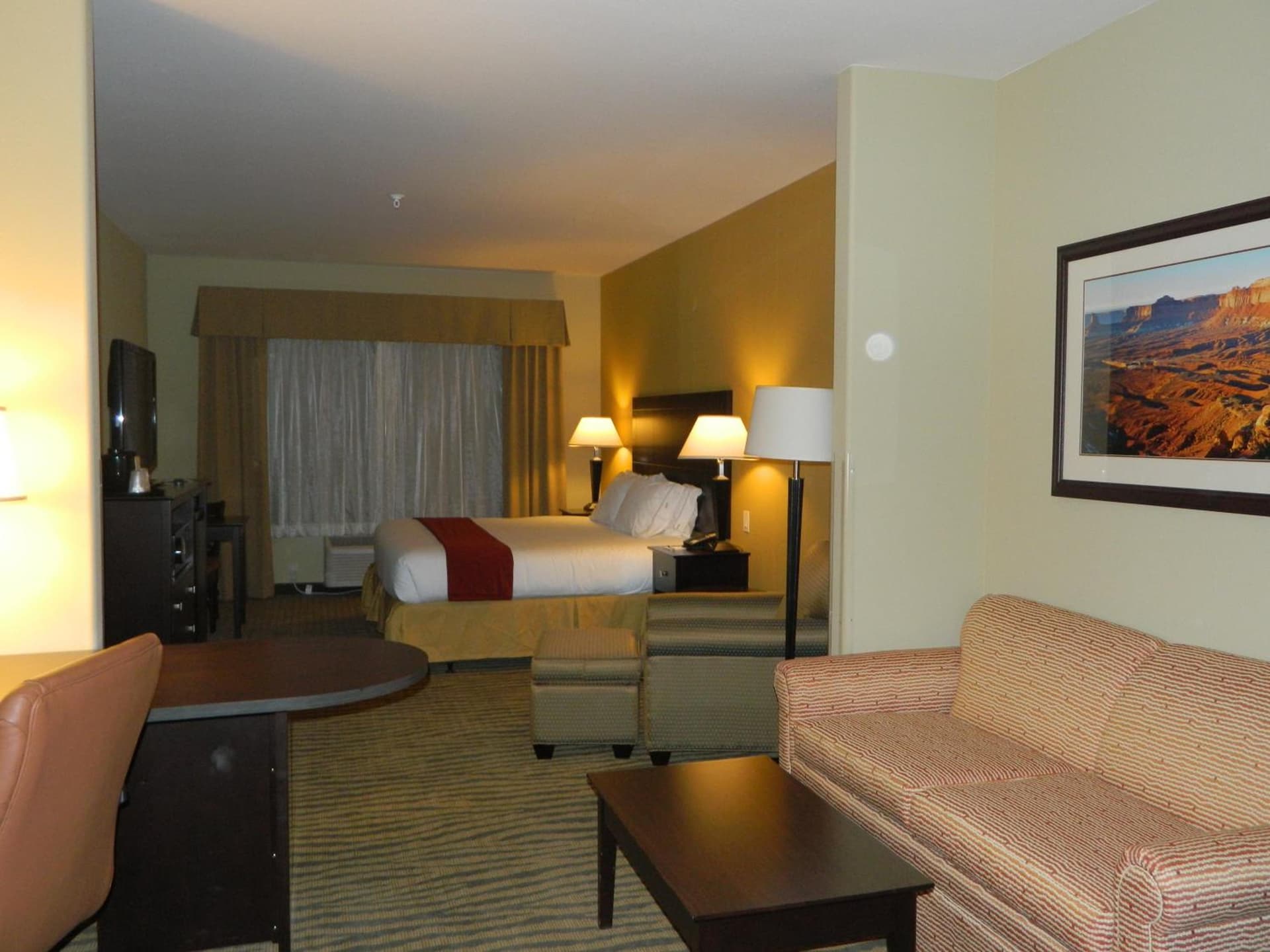 Holiday Inn Express & Suites Gallup East by IHG interior in Gallup, NM — gallery photo 2