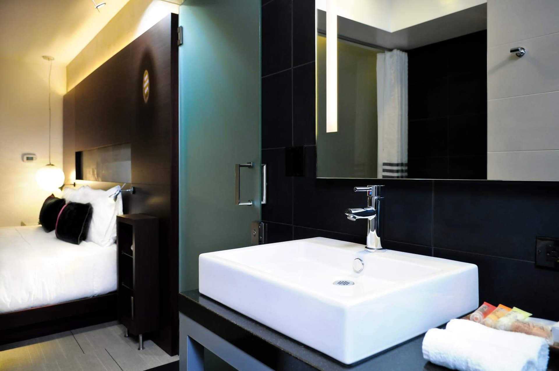 Hercor Hotel - Urban Boutique interior in Chula Vista, CA — gallery photo 2
