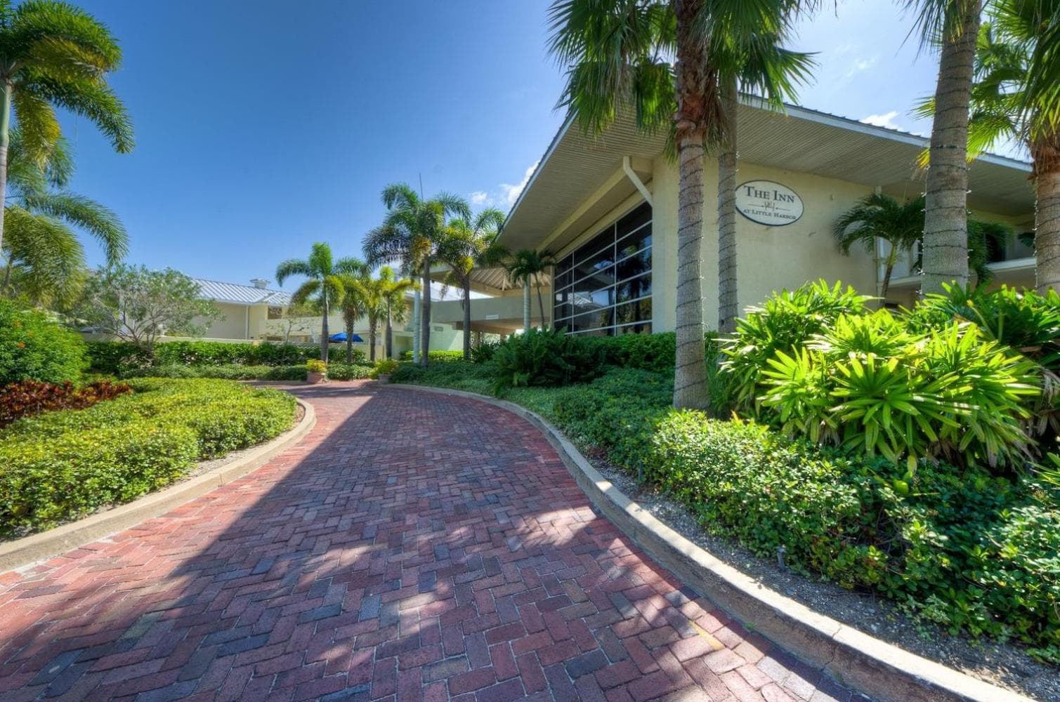TAMPA BAY, BEACH step away, WIFI, FREE PARKING,POOLS, JACUZZI gallery photo in Ruskin, FL — image 58