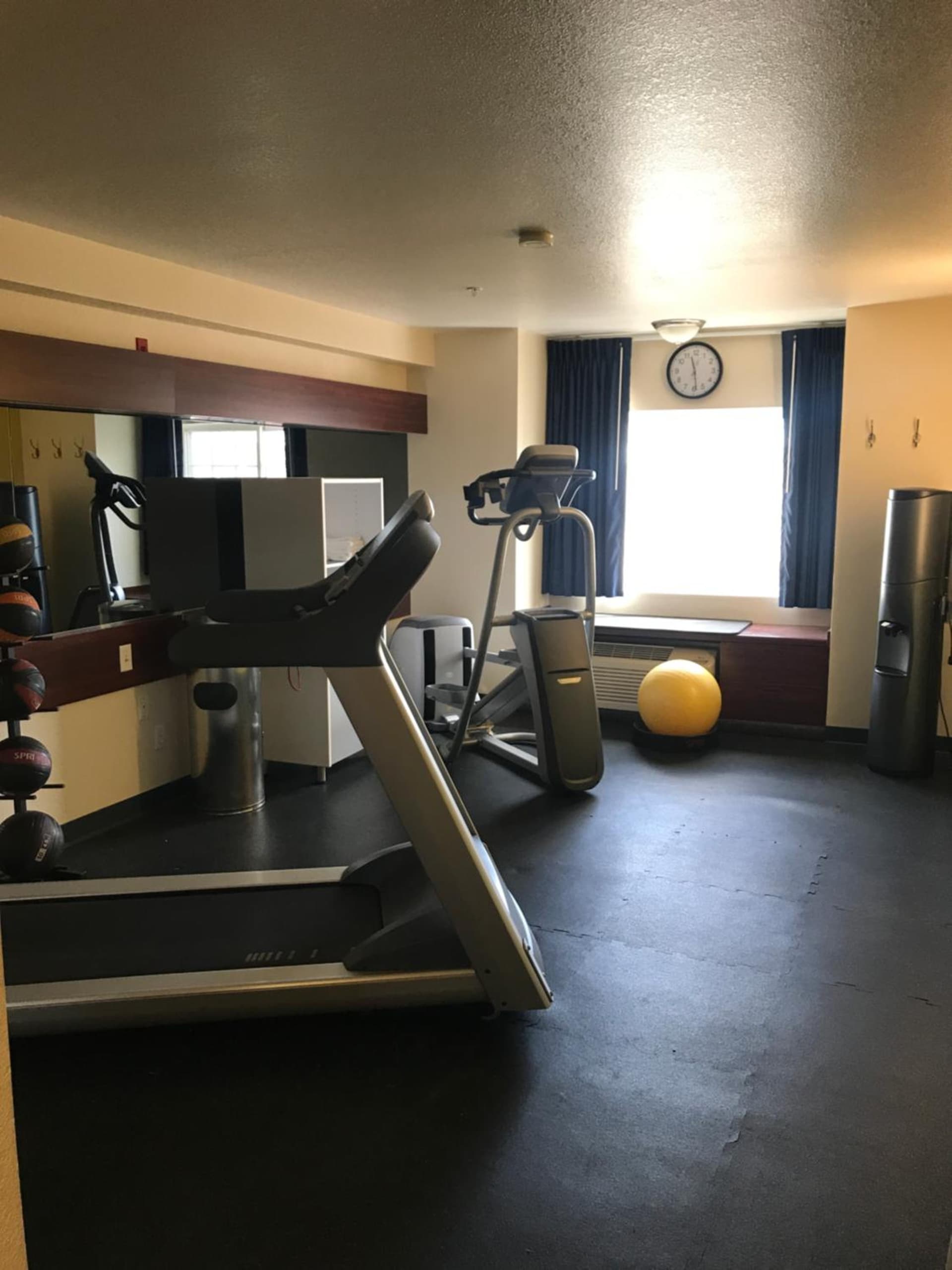 Days Inn & Suites by Wyndham Greeley gallery photo in Greeley, CO — image 5