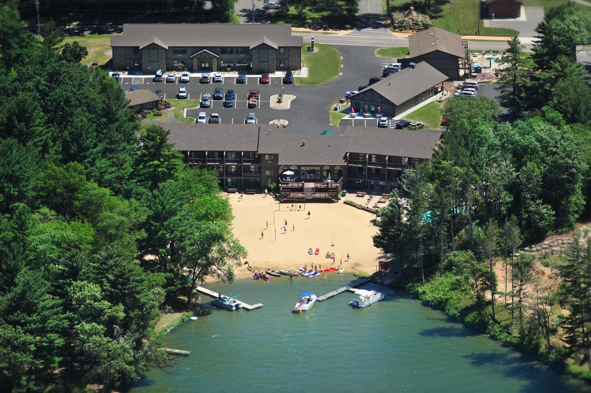 Sunset Bay Resort & Suites featured exterior or lobby in Wisconsin Dells, WI — similar hotel
