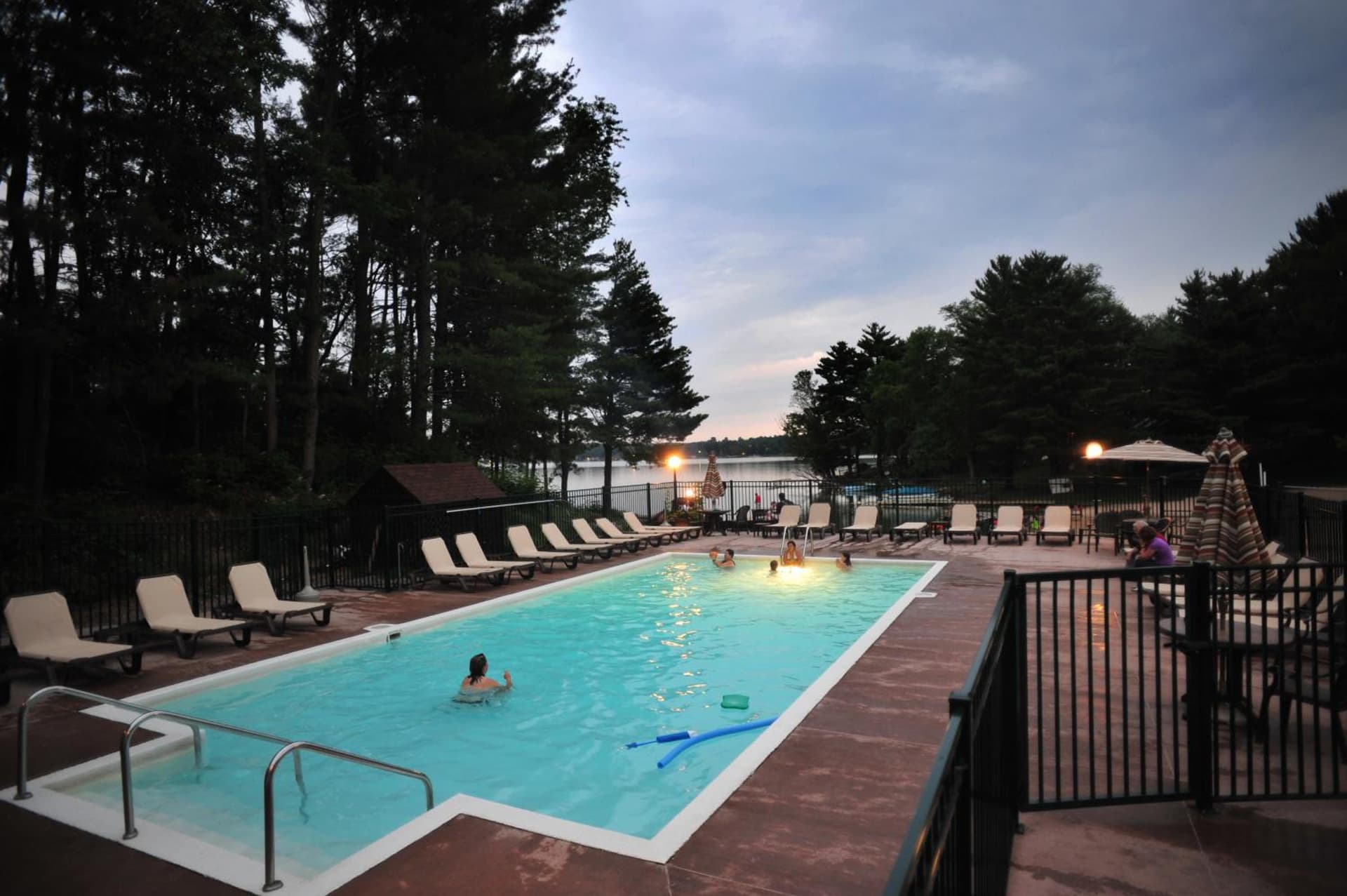Sunset Bay Resort & Suites interior in Wisconsin Dells, WI — gallery photo 2