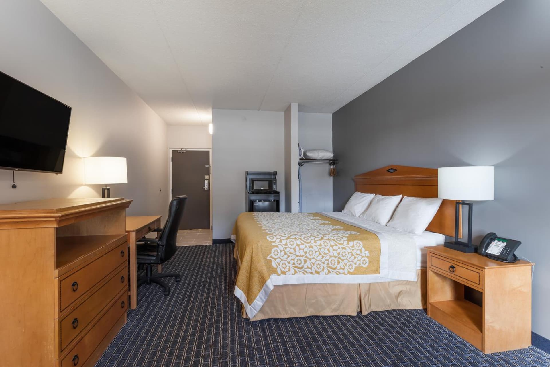 Days Inn & Suites by Wyndham Lancaster Amish Country gallery photo in Lancaster, PA — image 42