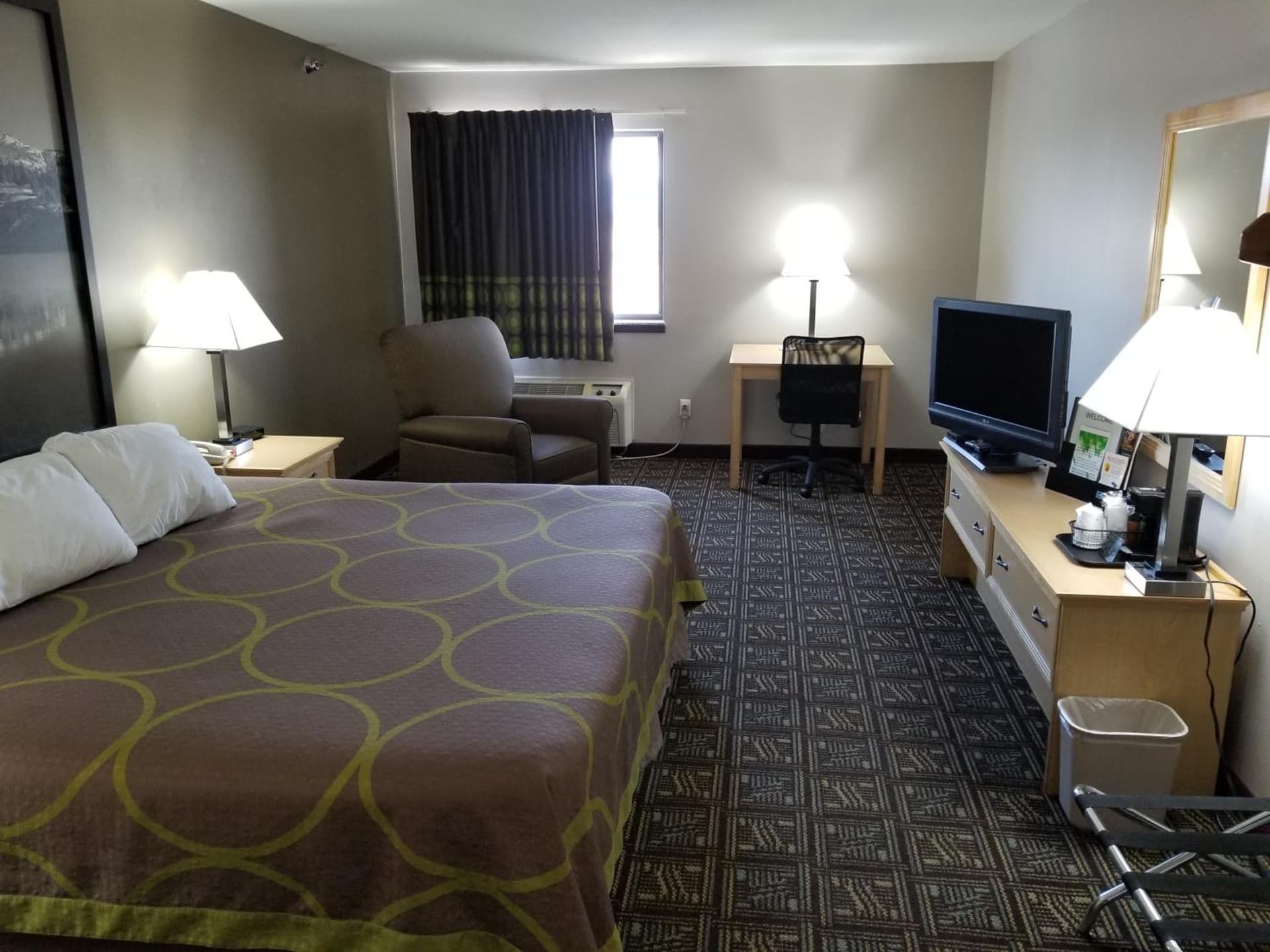 Super 8 by Wyndham Fort Collins property views in Fort Collins, CO — gallery photo 3