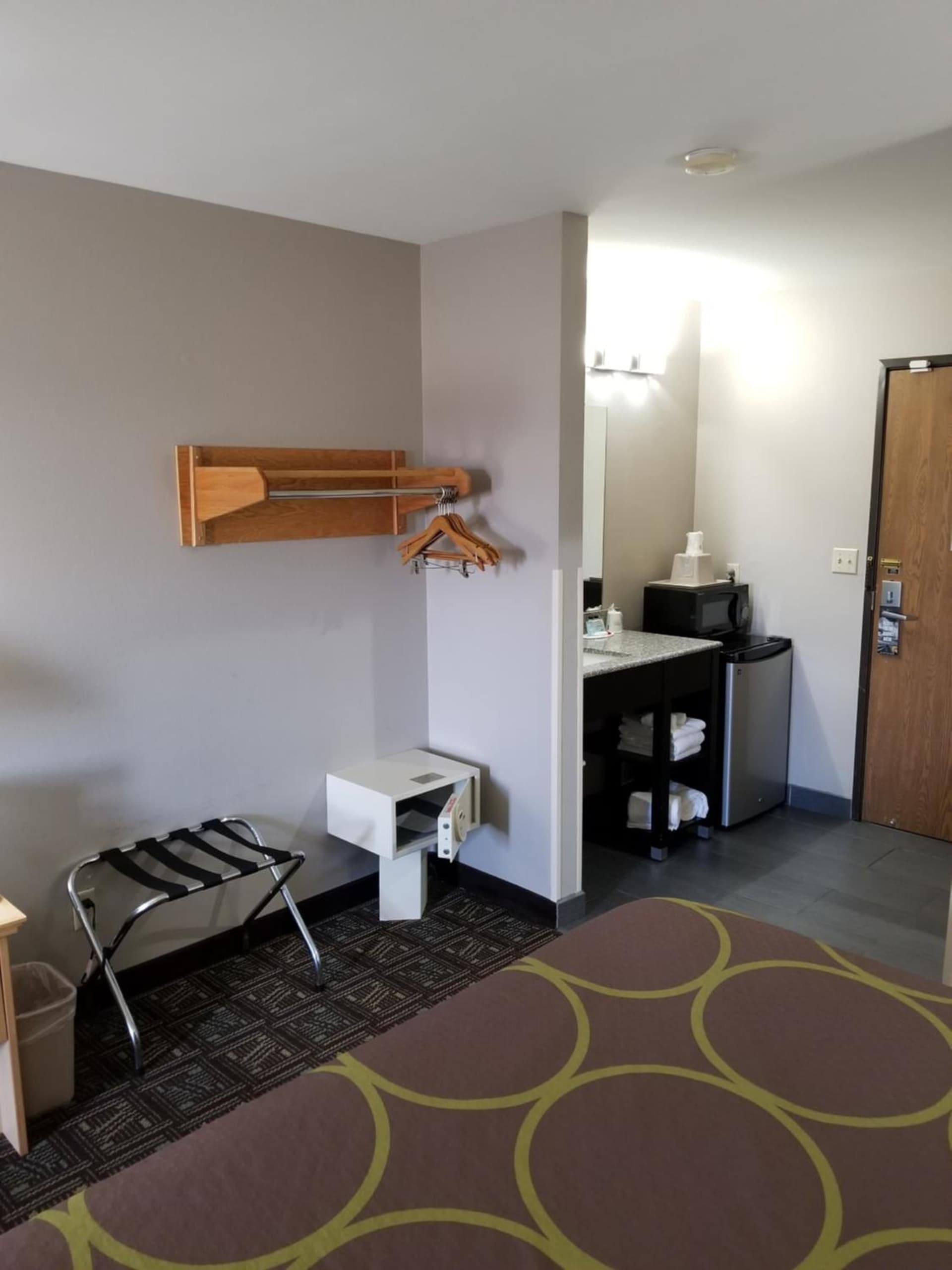 Super 8 by Wyndham Fort Collins gallery photo in Fort Collins, CO — image 11